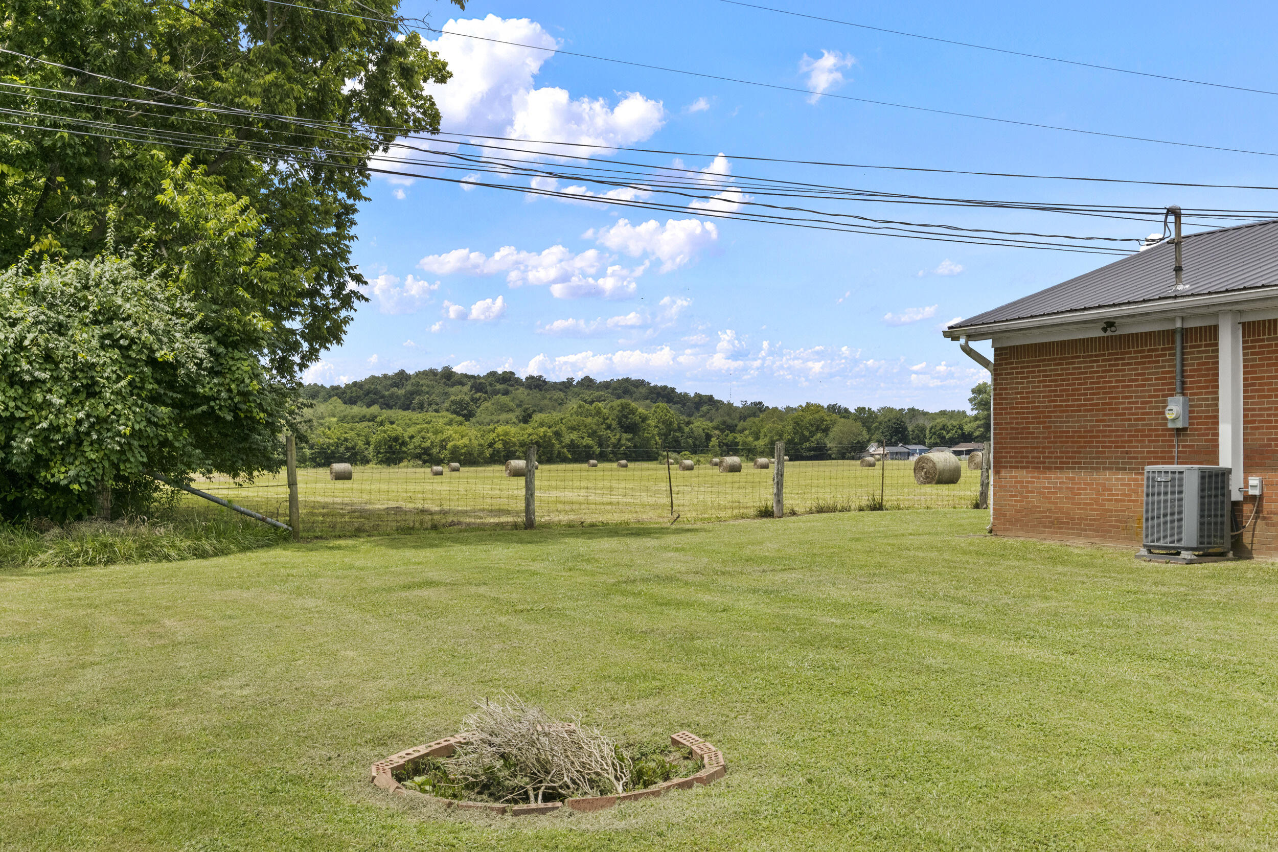 79 Pine Street Property Photo 4