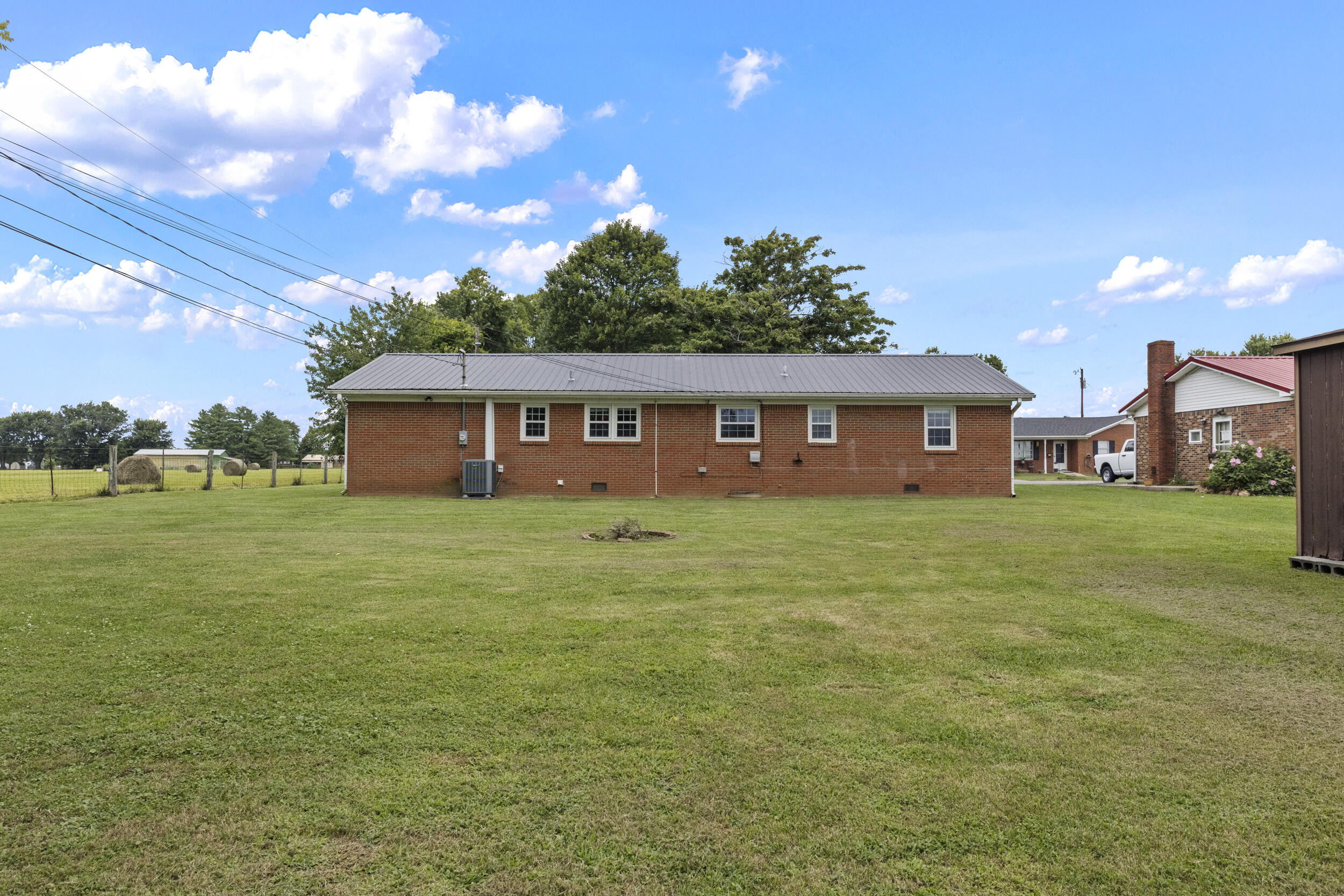 79 Pine Street Property Photo 5