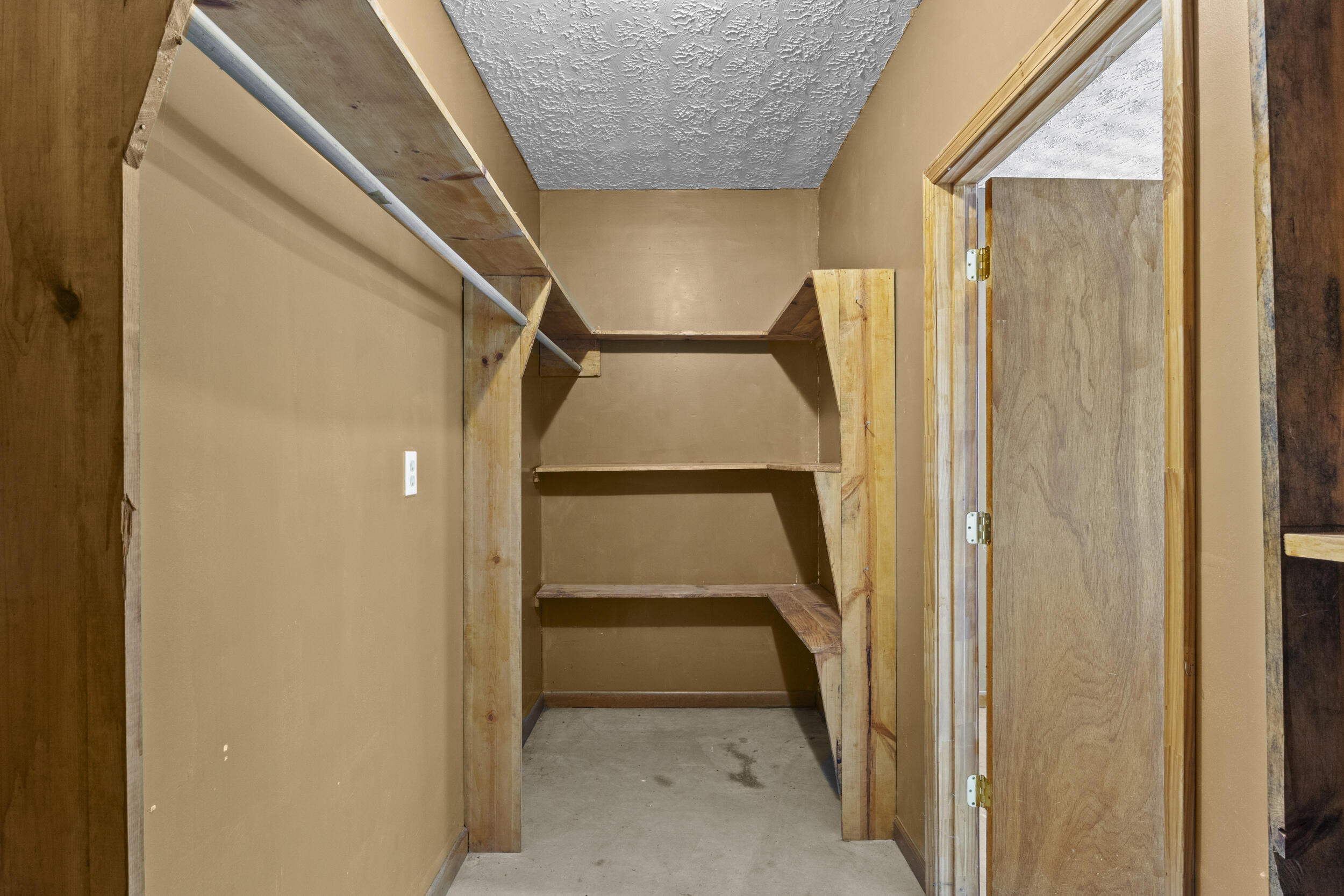 79 Pine Street Property Photo 39