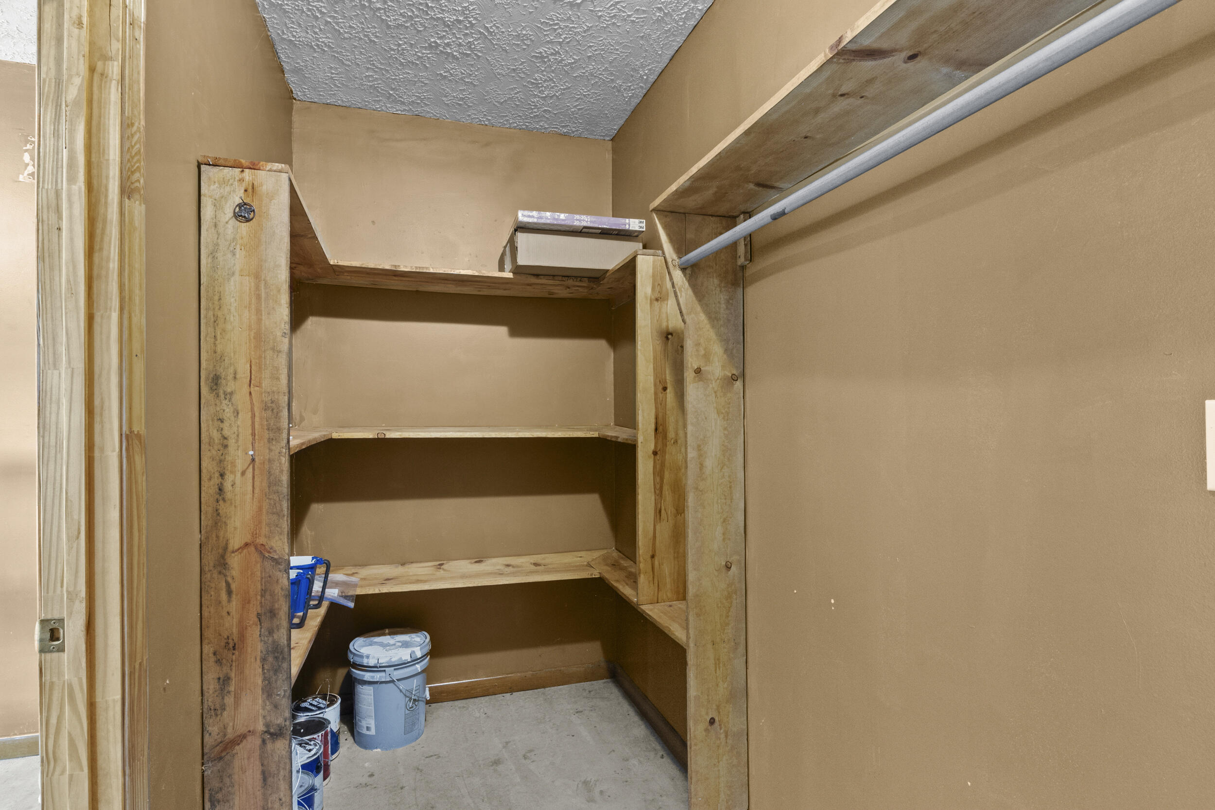 79 Pine Street Property Photo 40