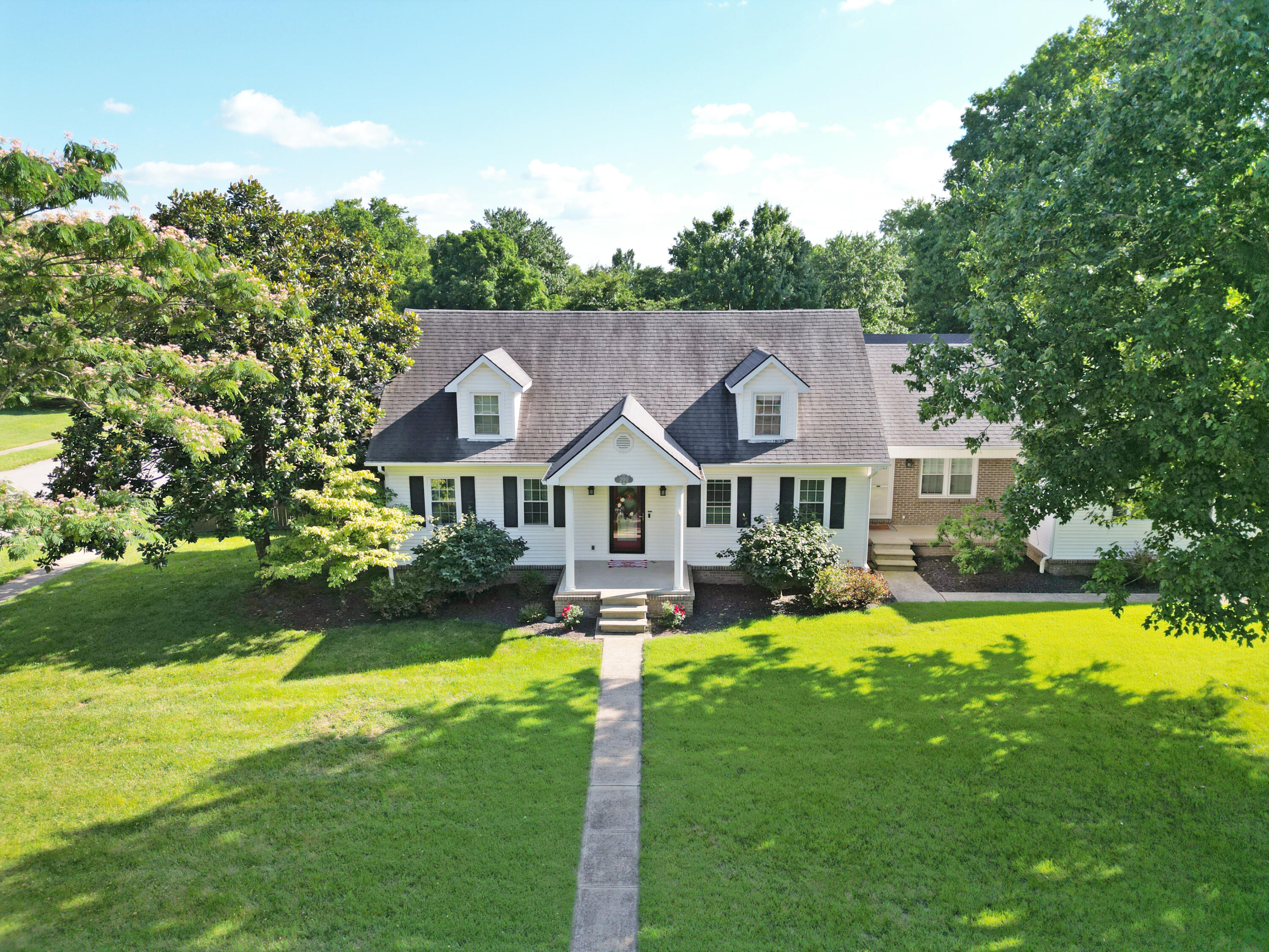 200 W Fairway Drive Property Photo 2