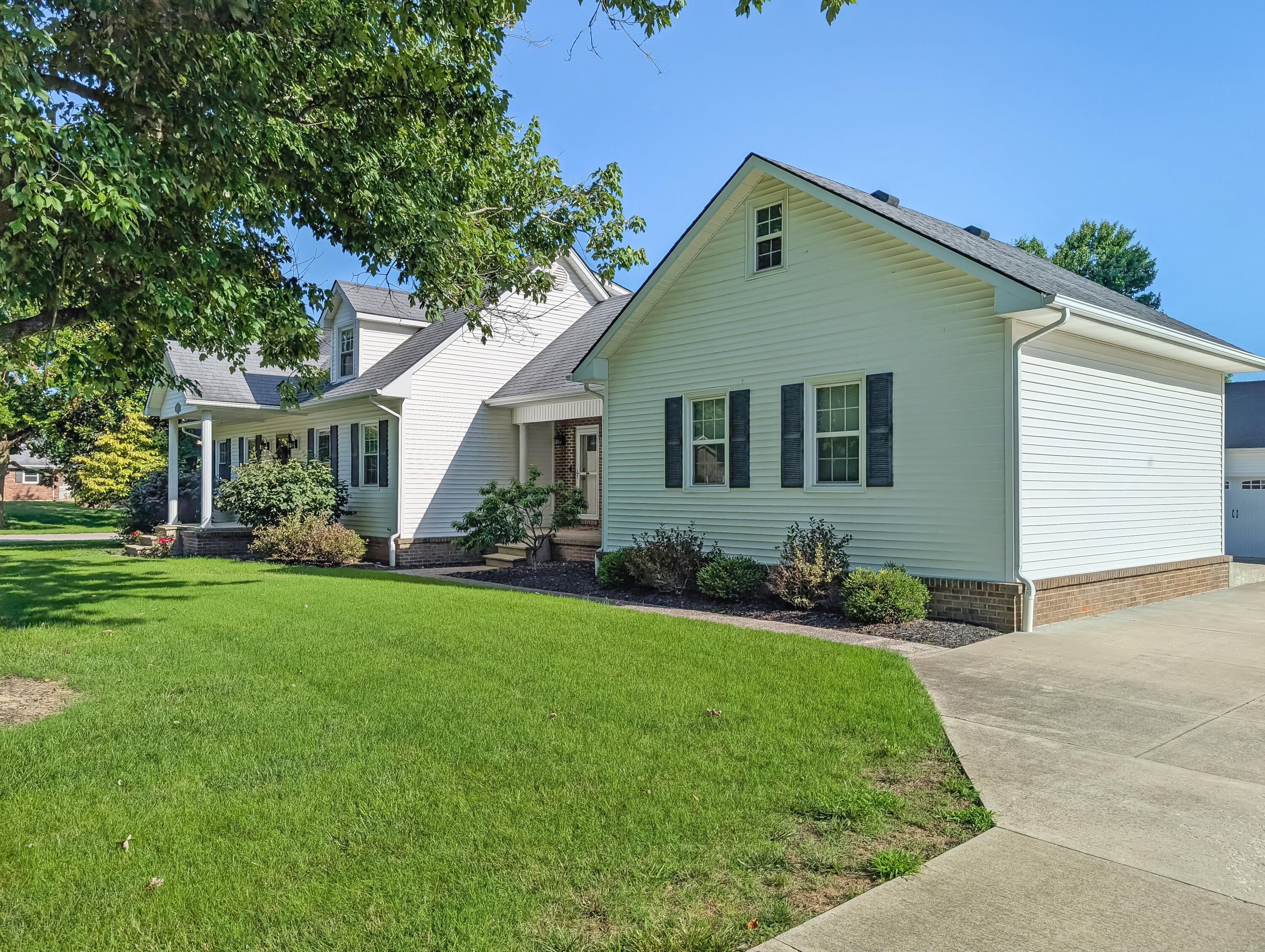200 W Fairway Drive Property Photo 6