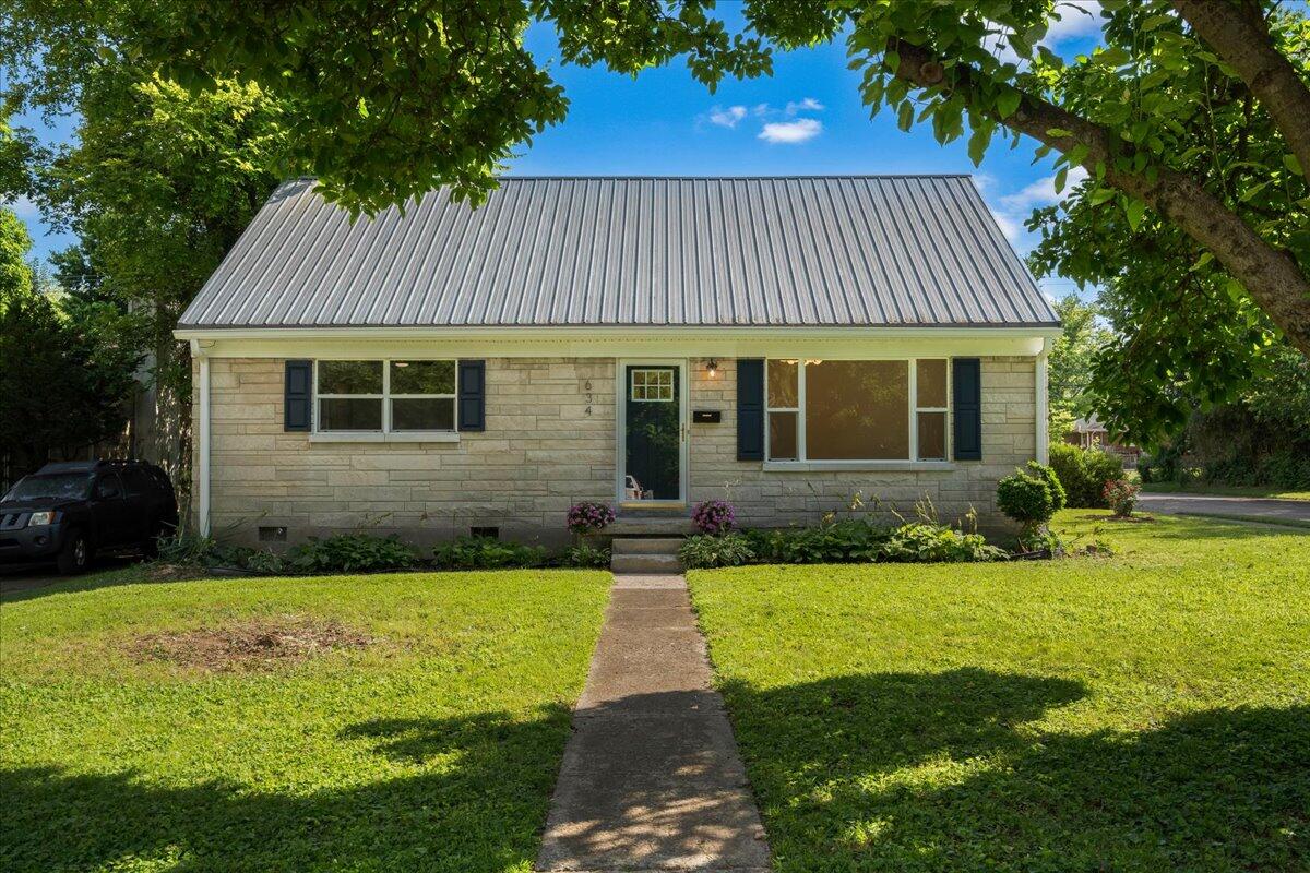 634 Cardinal Lane Property Photo 2