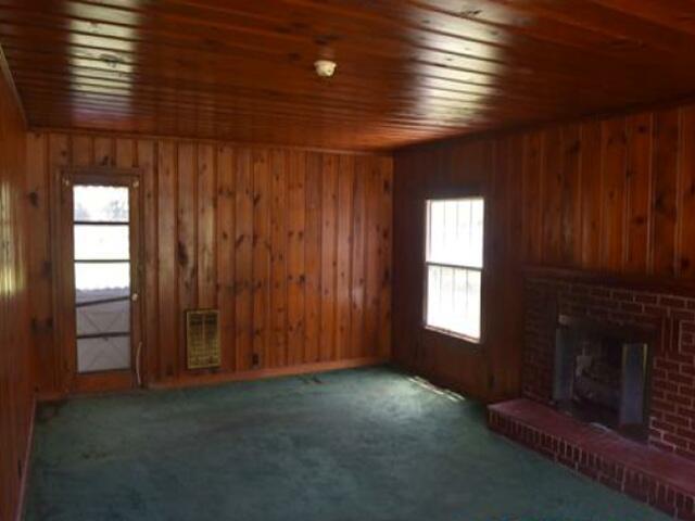 186 Exchange Street Property Photo 4