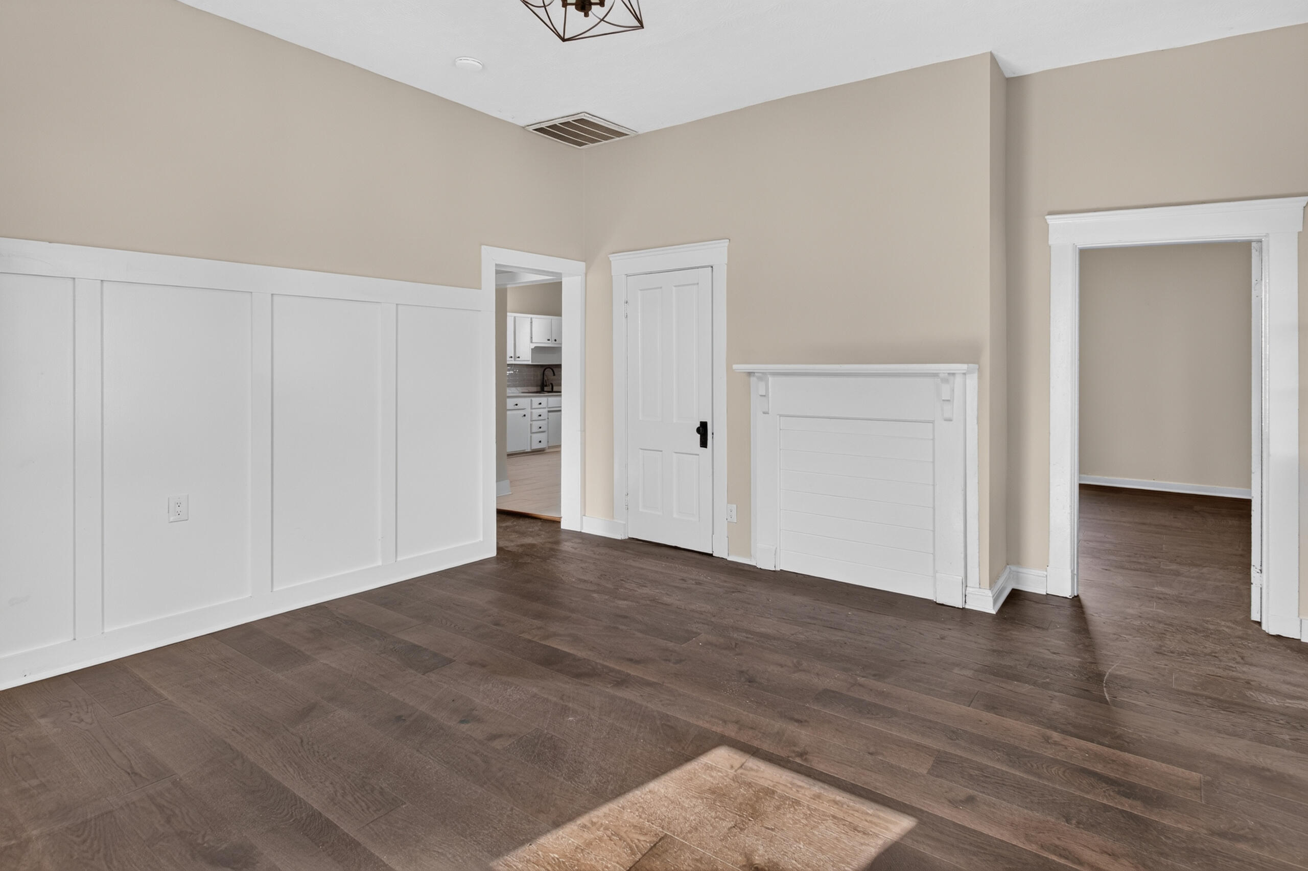 1220 W Walnut Street Property Photo 6