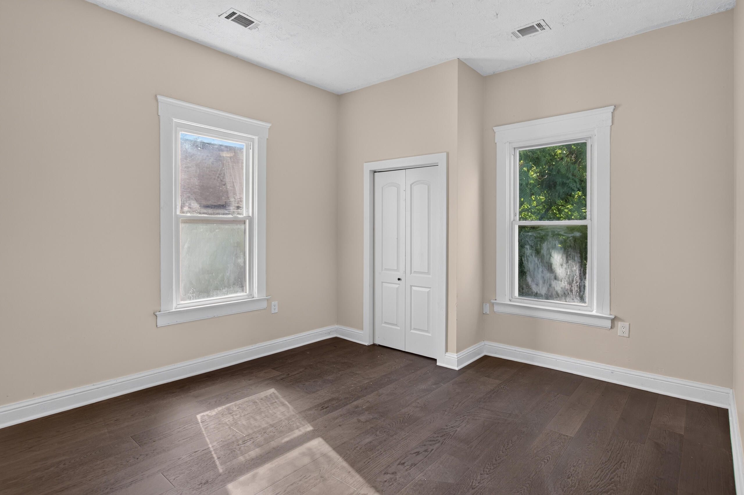 1220 W Walnut Street Property Photo 17
