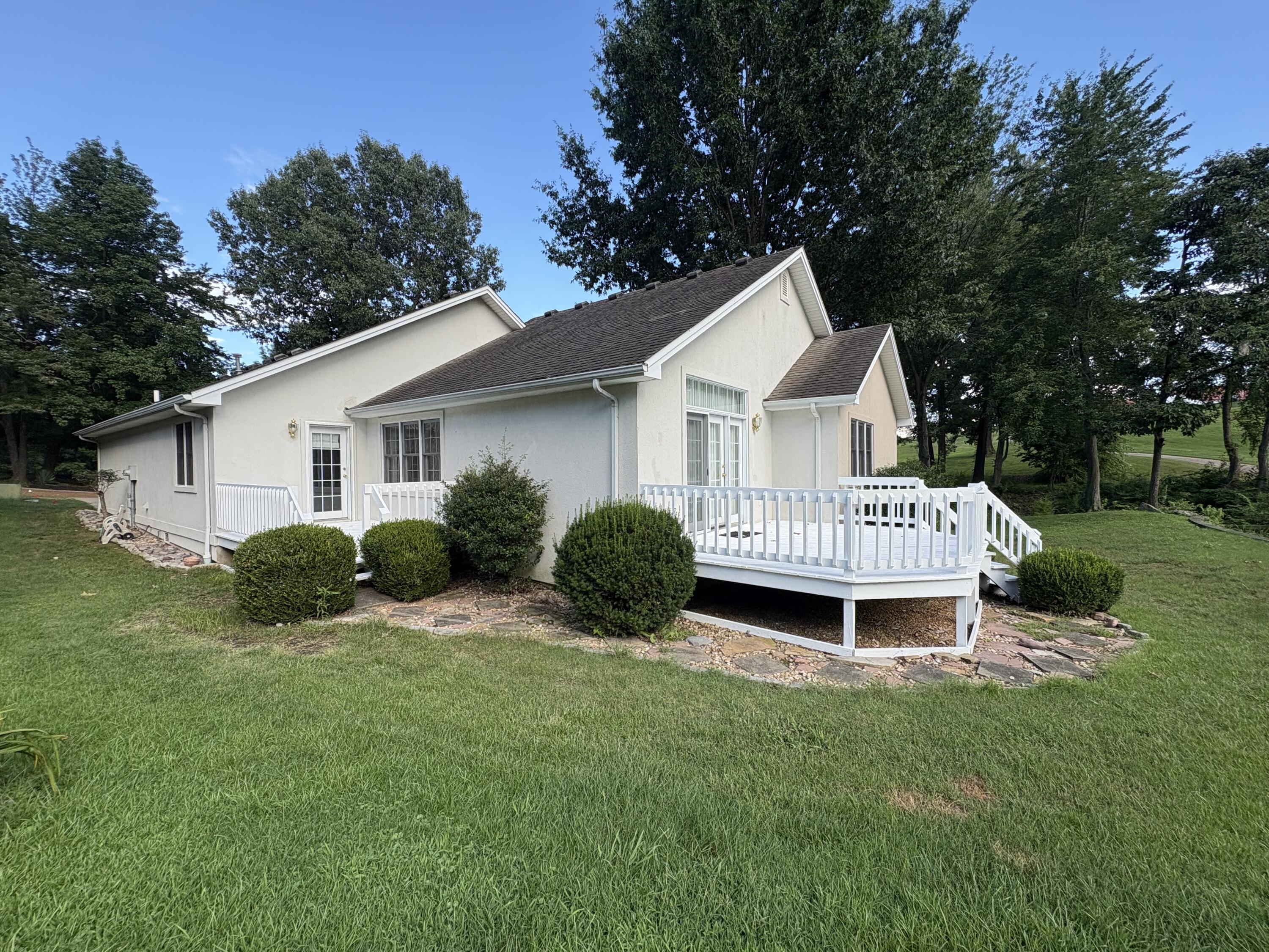1115 Lakeview Drive Property Photo 5