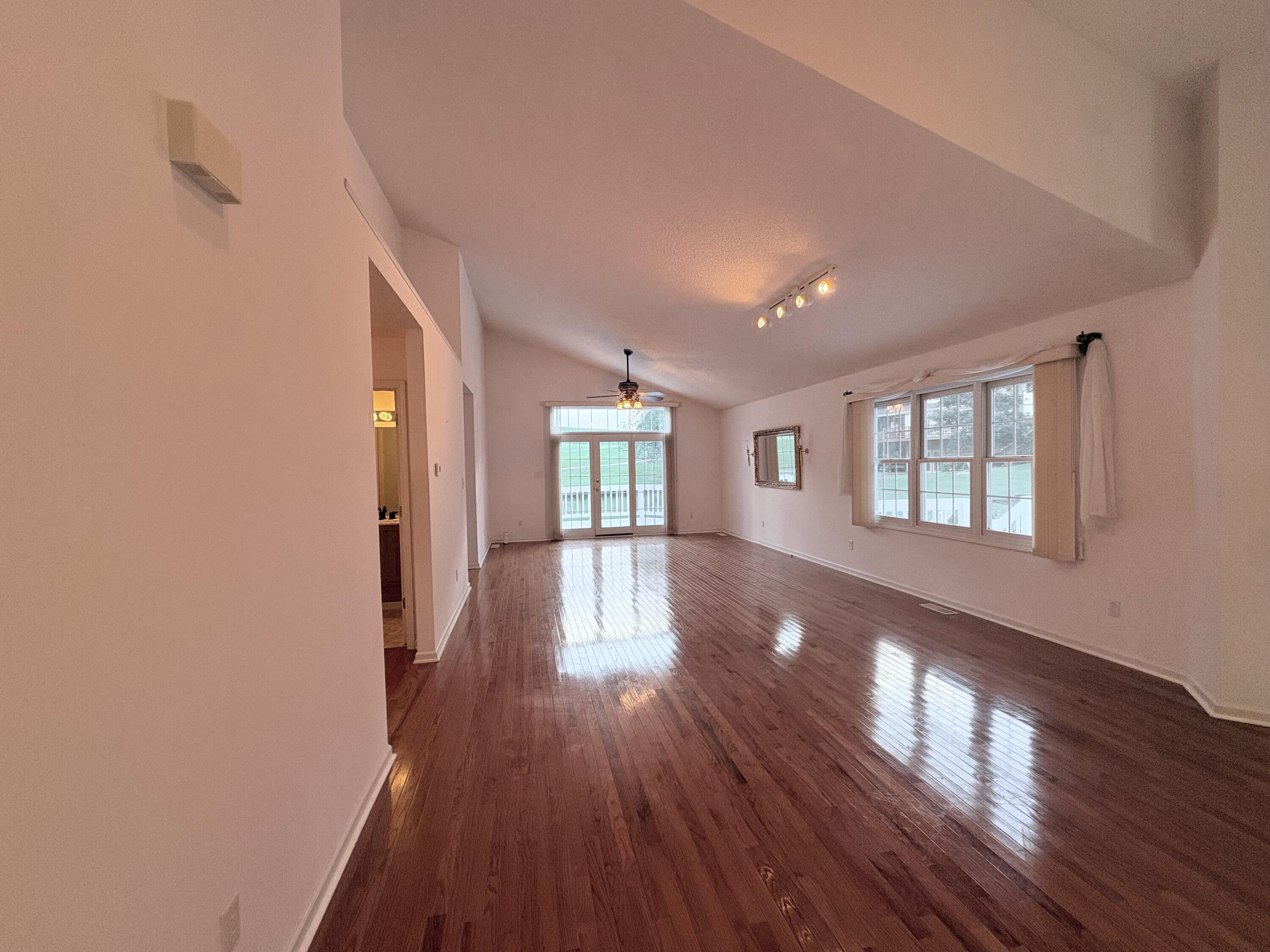 1115 Lakeview Drive Property Photo 7