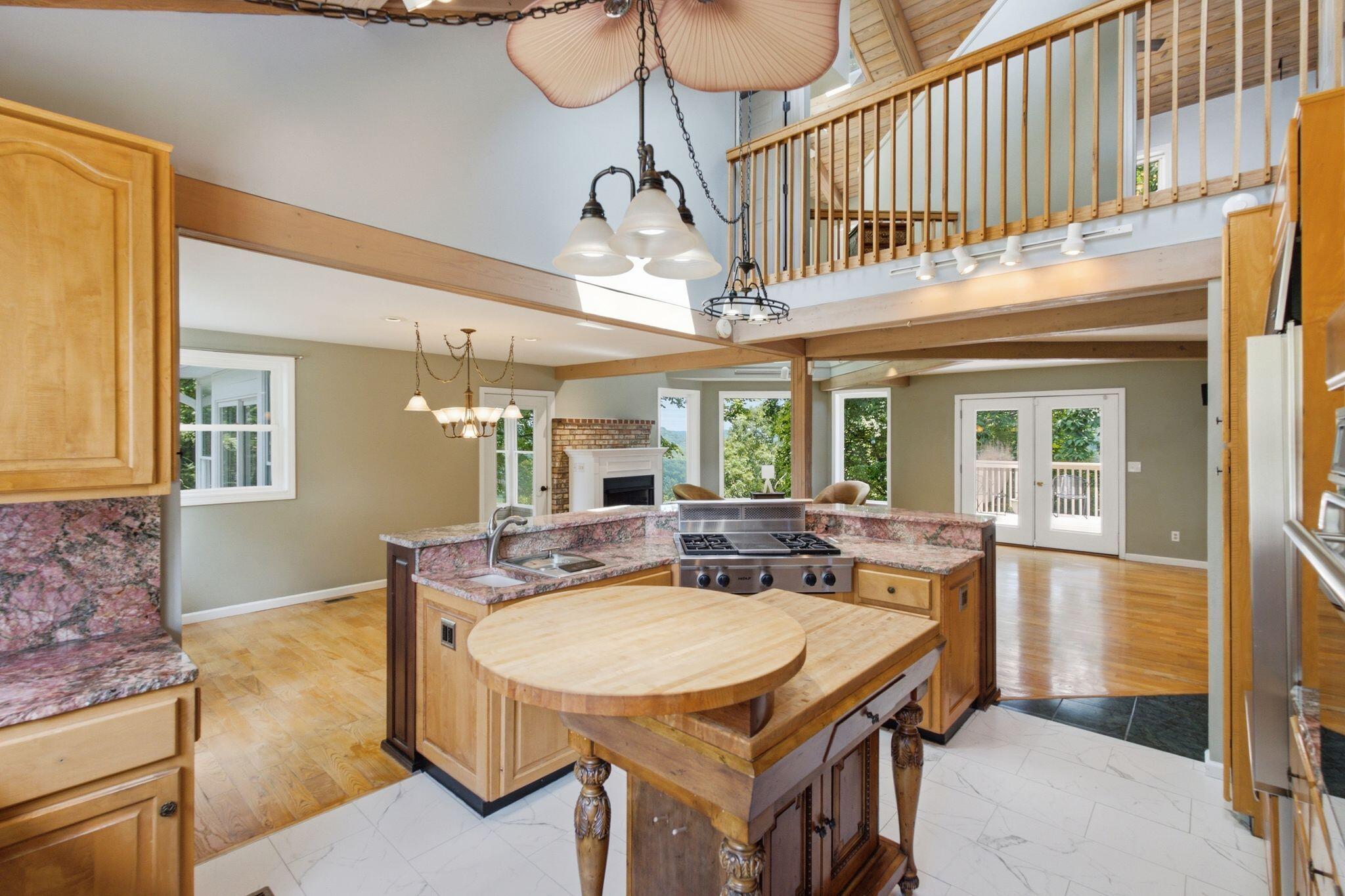 3934 Hickory Hill Drive Property Photo 4