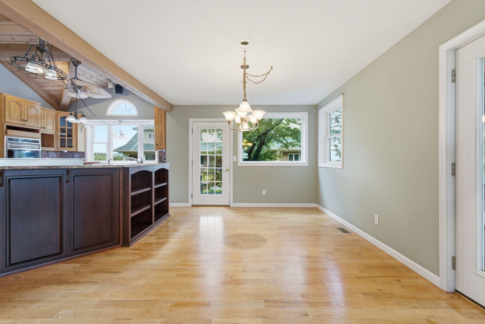 3934 Hickory Hill Drive Property Photo 19