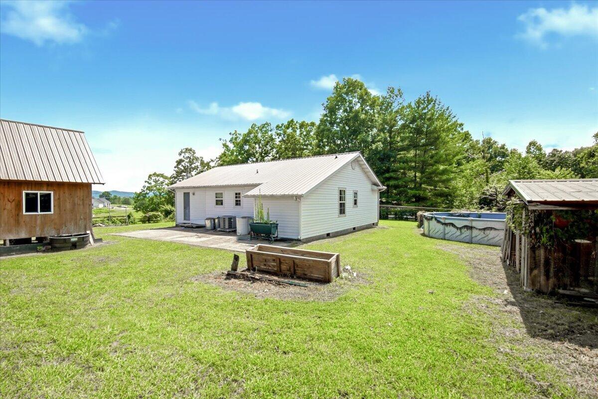 82 Hansen Road Property Photo 4