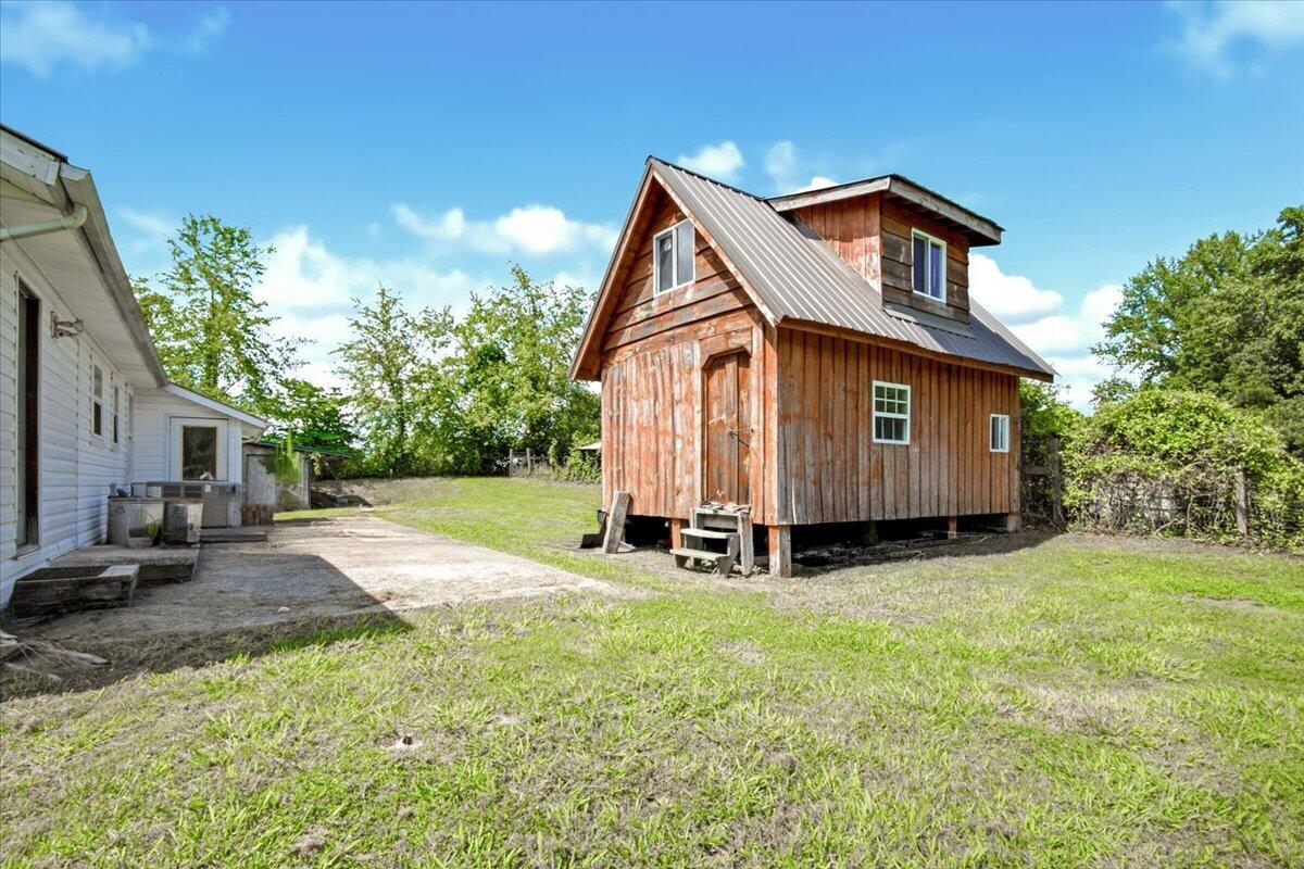 82 Hansen Road Property Photo 11