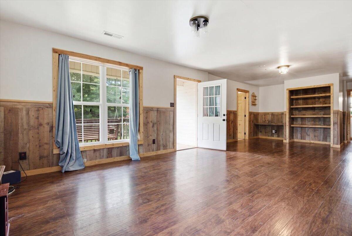 82 Hansen Road Property Photo 13