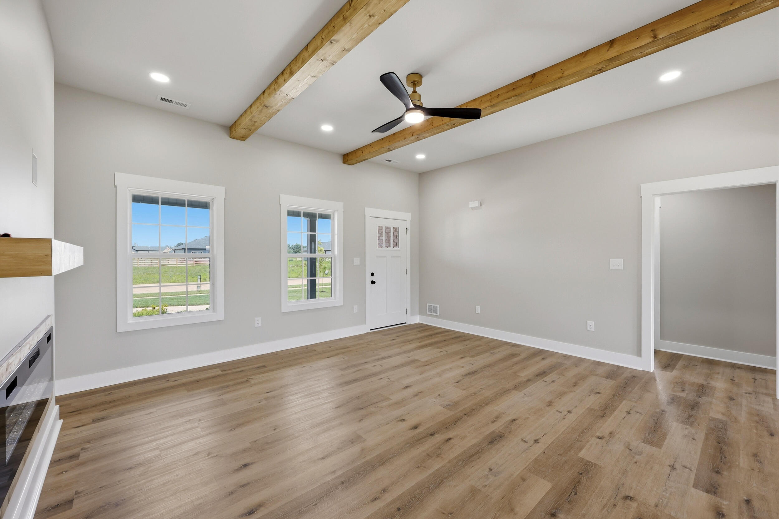 327 Mohegan Trail Property Photo 6