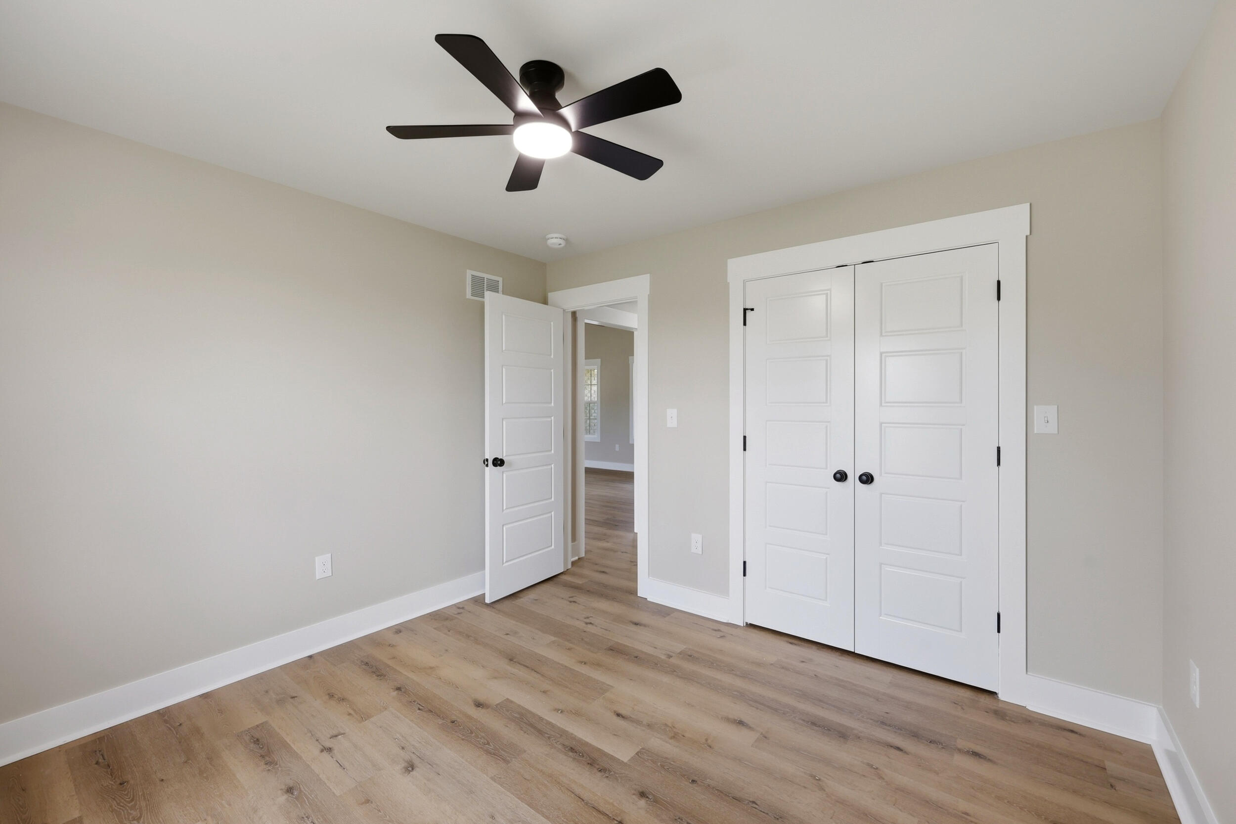 327 Mohegan Trail Property Photo 18