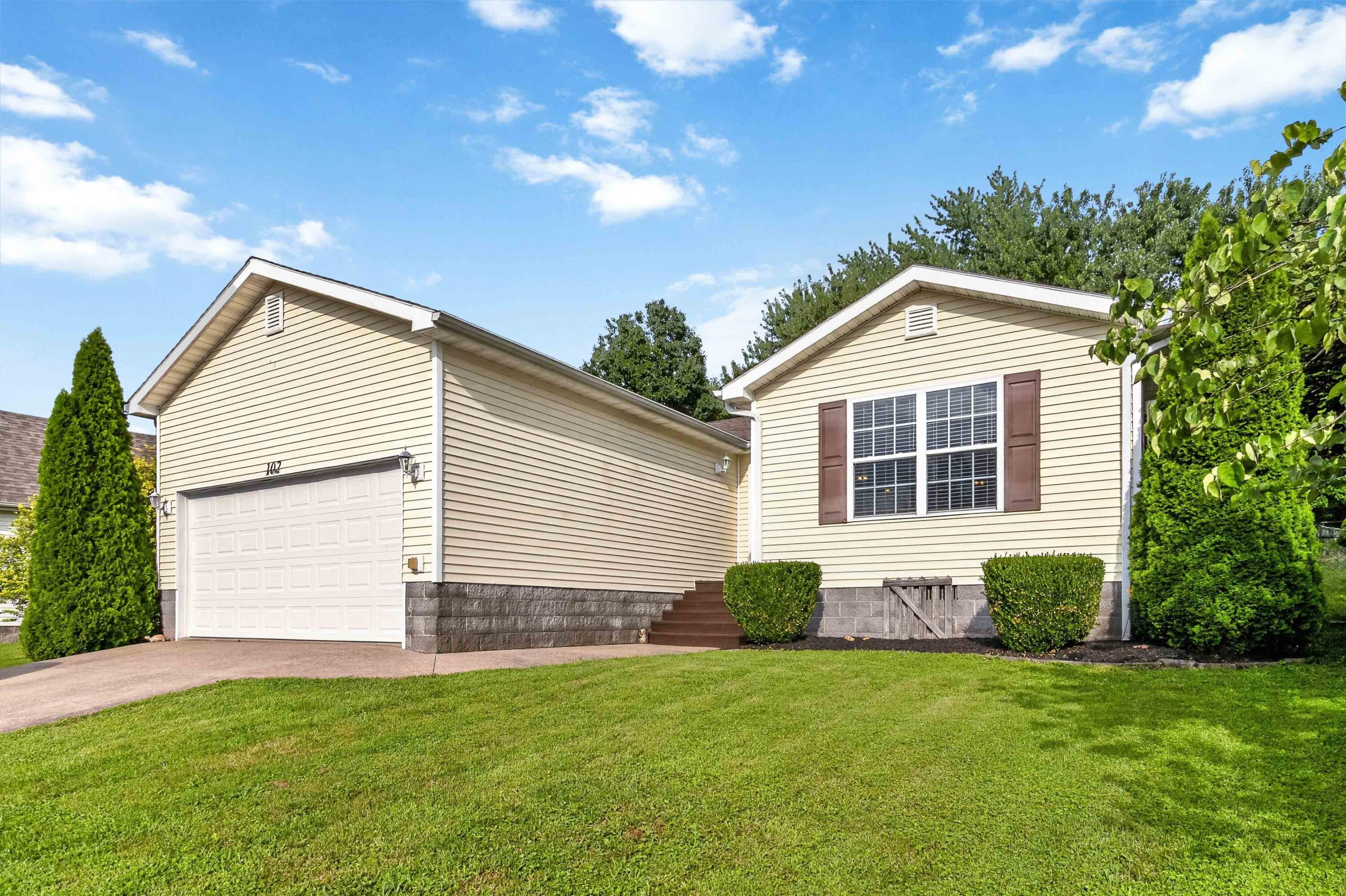 102 Fox Chase Property Photo 1