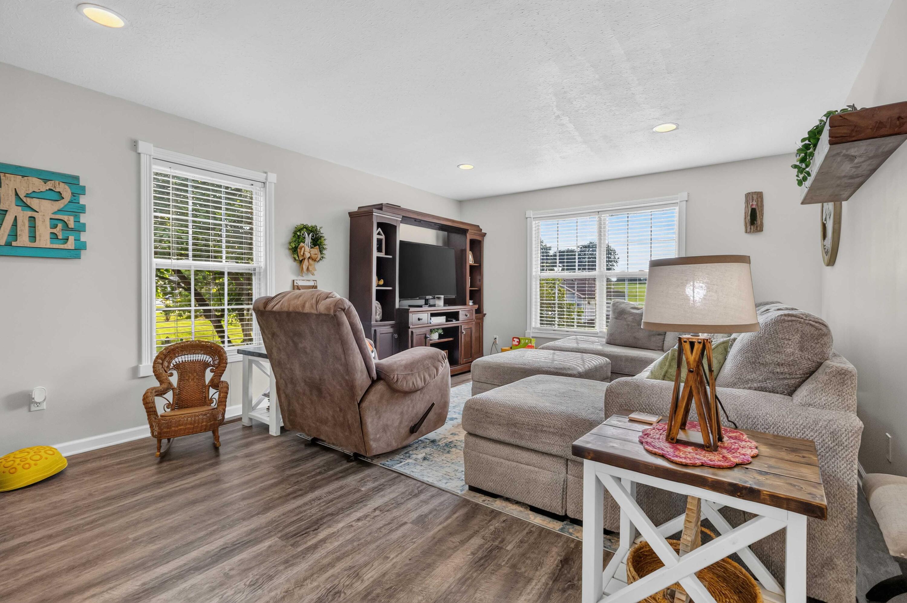 102 Fox Chase Property Photo 8