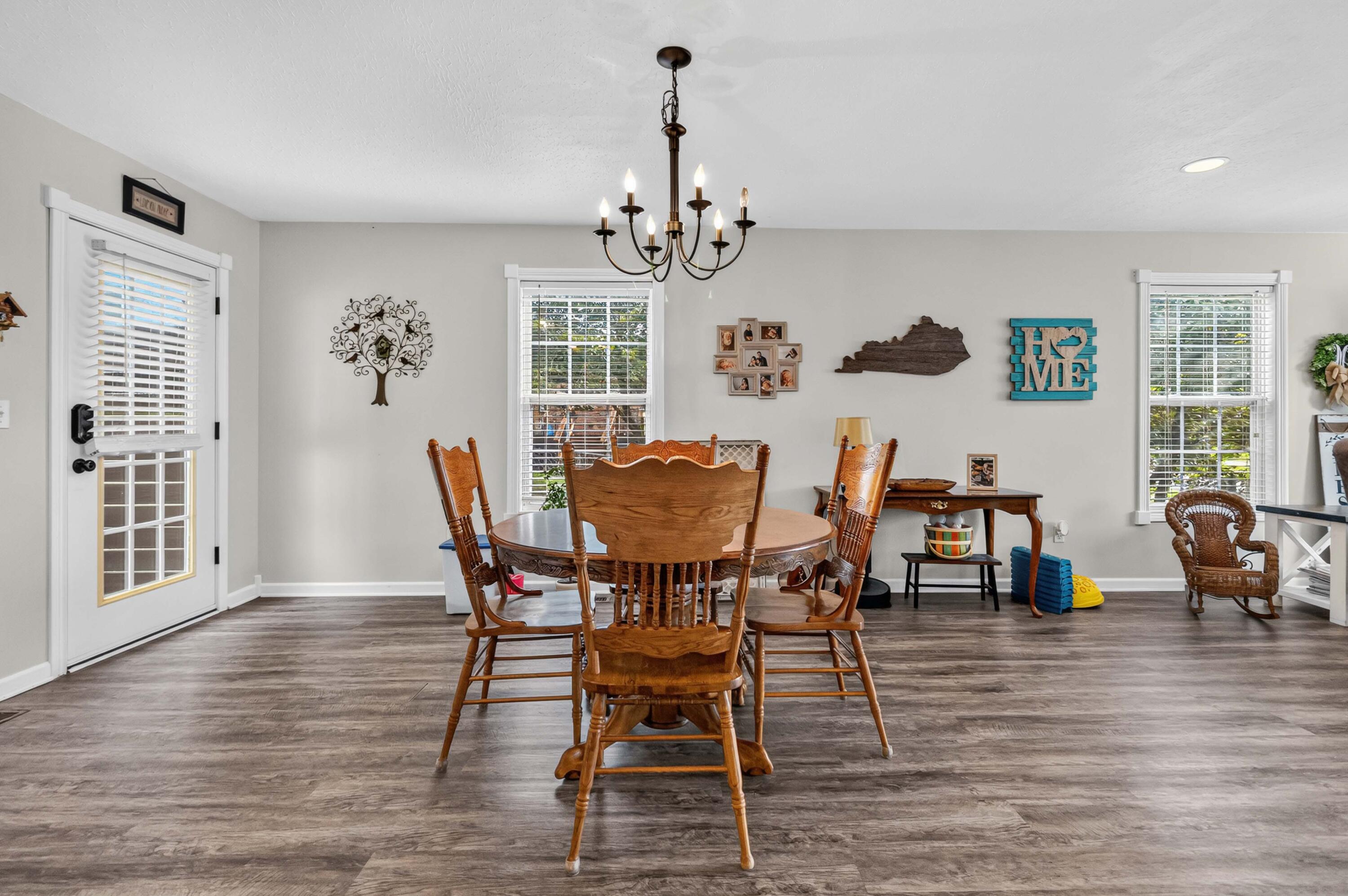 102 Fox Chase Property Photo 13