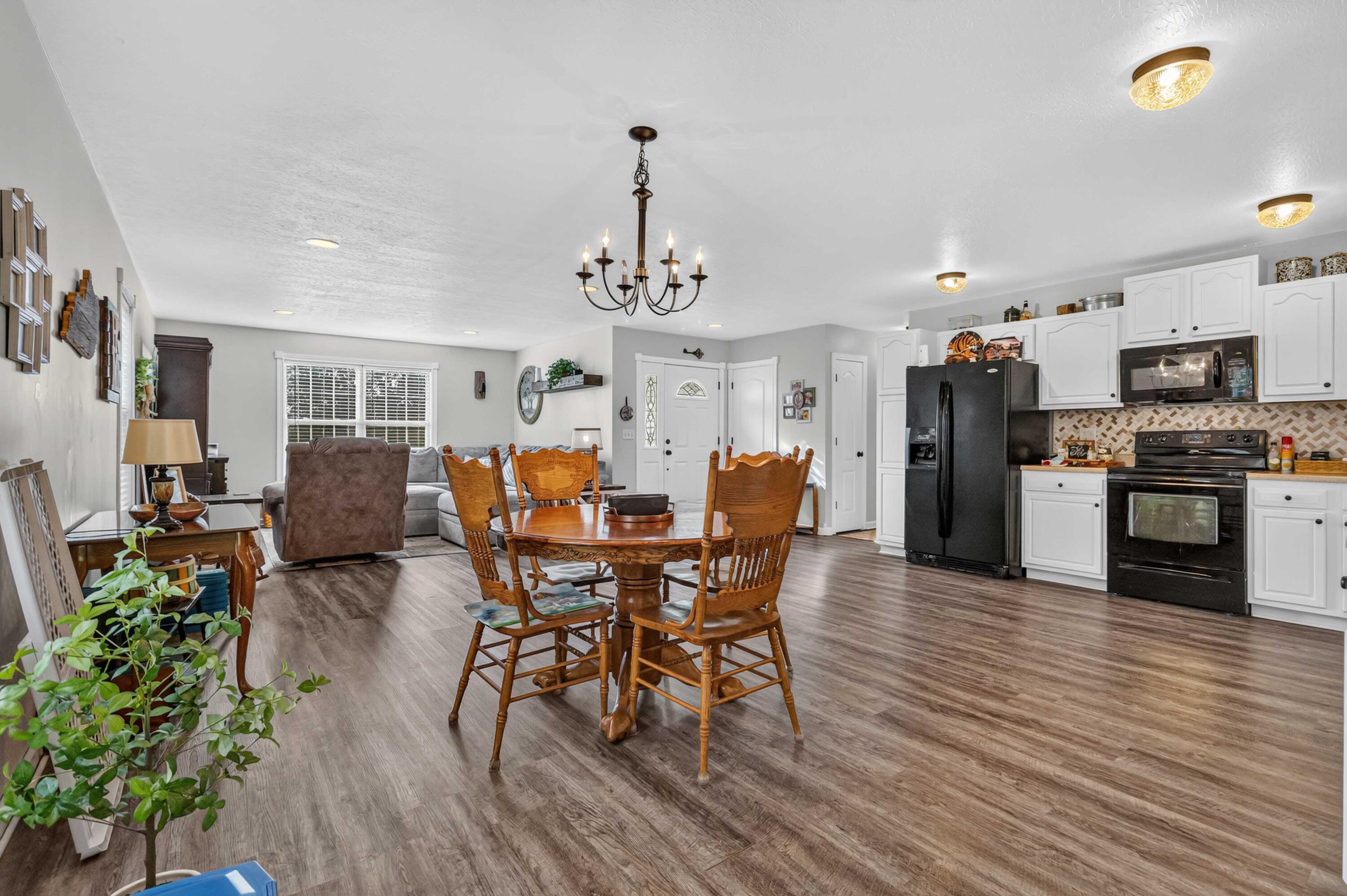 102 Fox Chase Property Photo 14