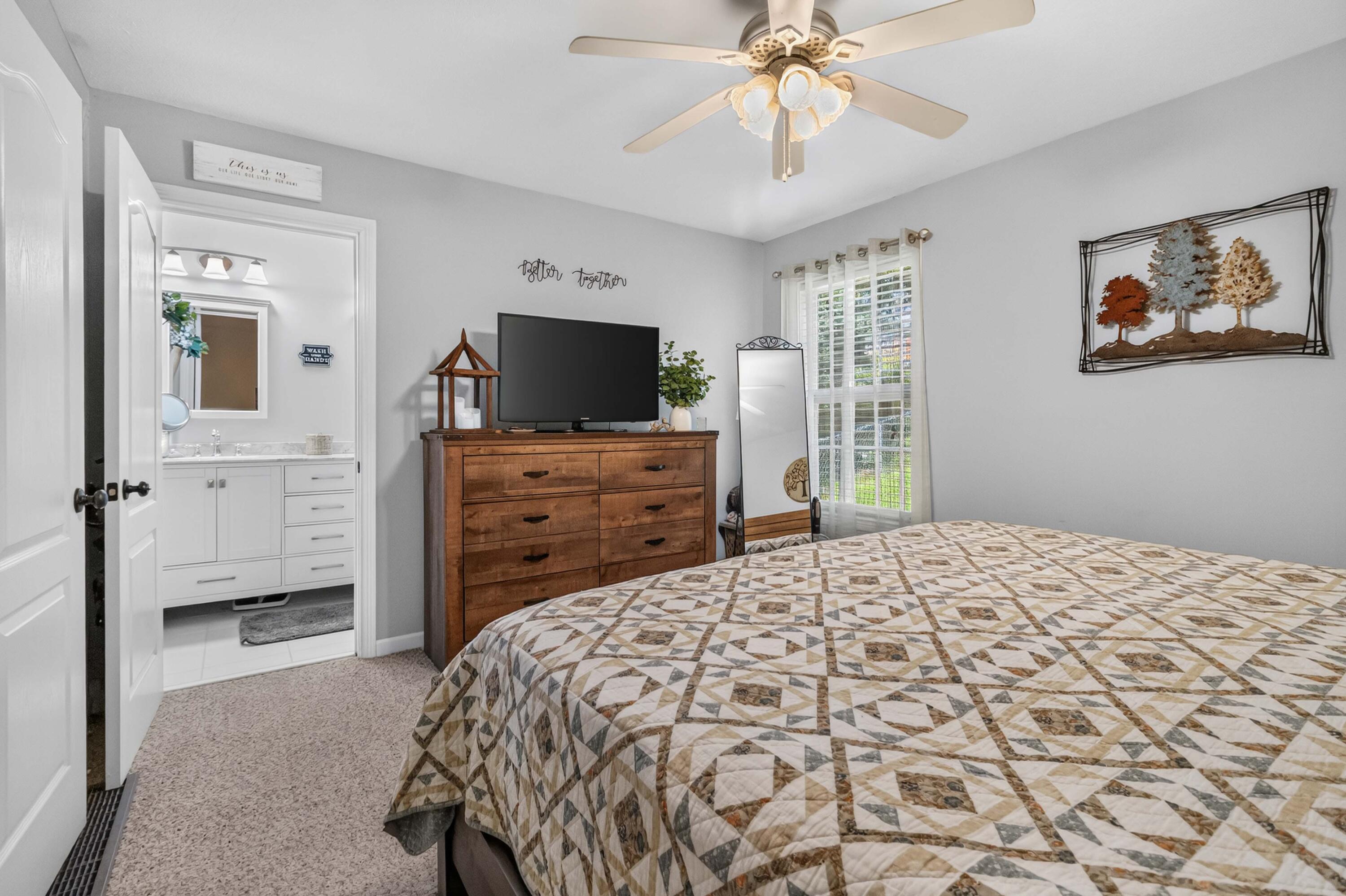 102 Fox Chase Property Photo 23