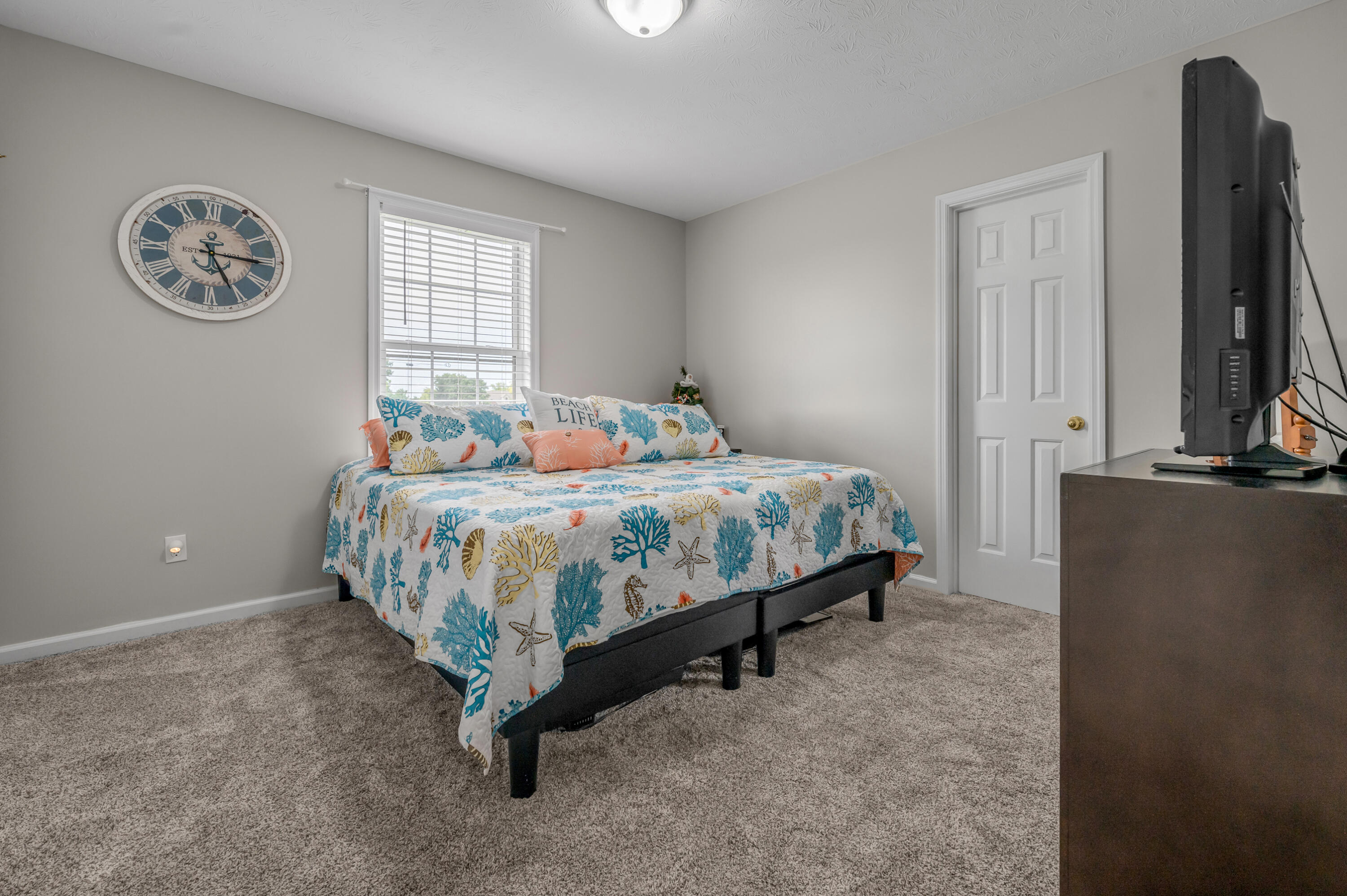 1000 Walnut Grove Circle Property Photo 24