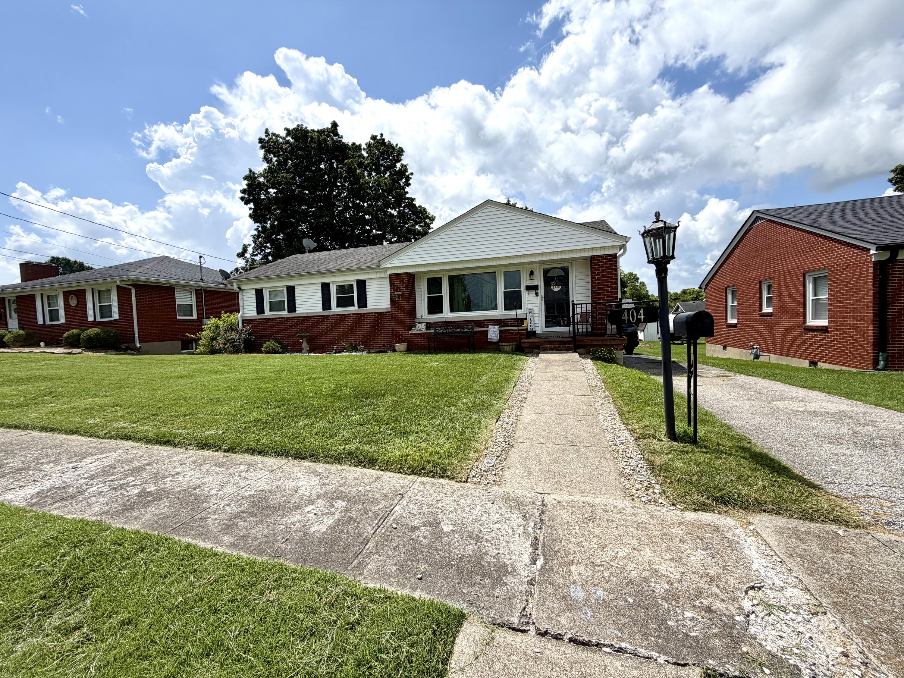 404 College Manor Property Photo 2