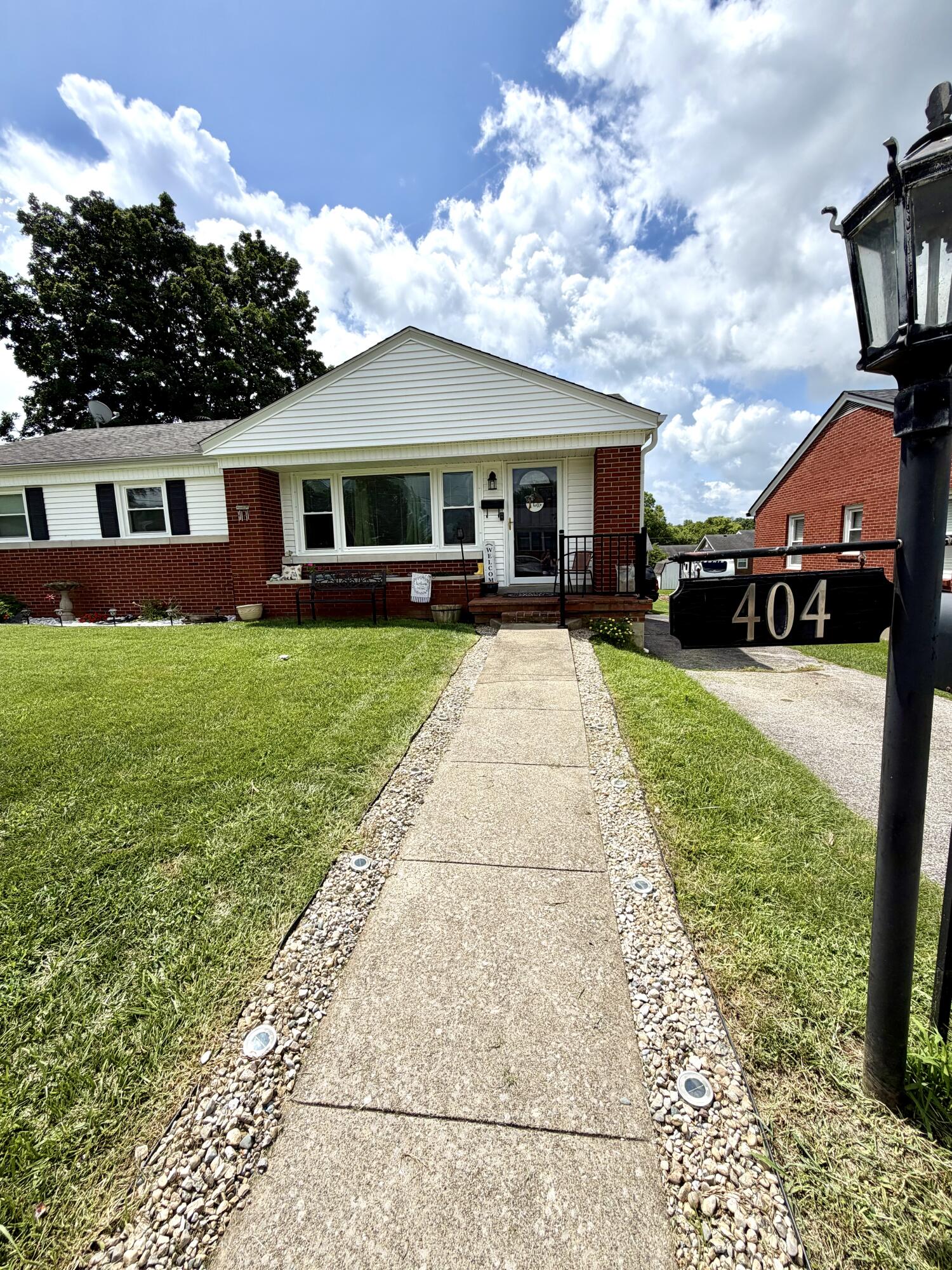 404 College Manor Property Photo 4