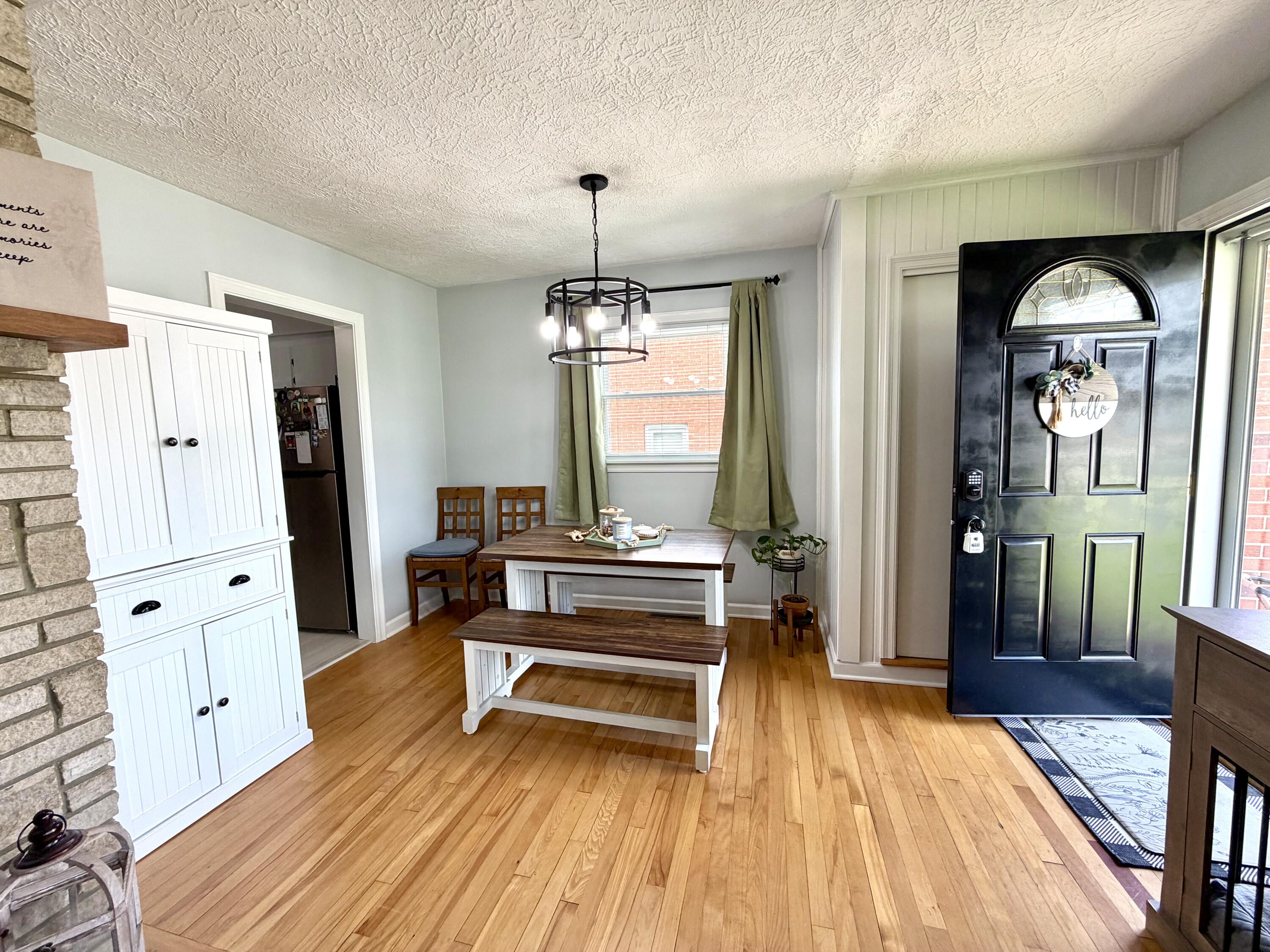 404 College Manor Property Photo 8