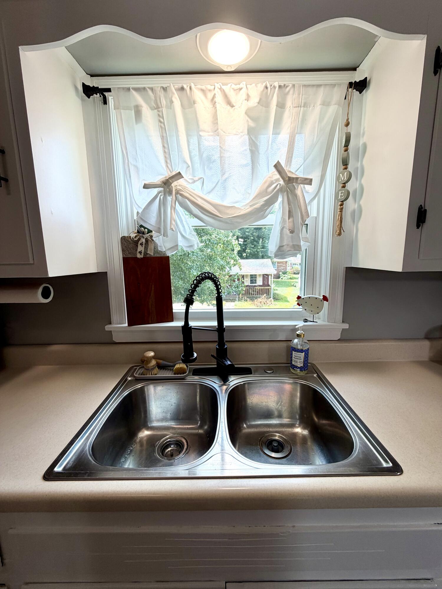 404 College Manor Property Photo 11