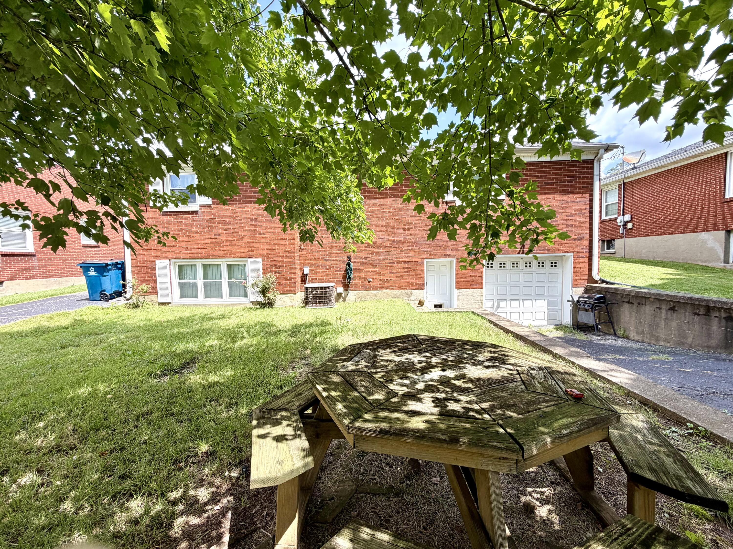 404 College Manor Property Photo 25