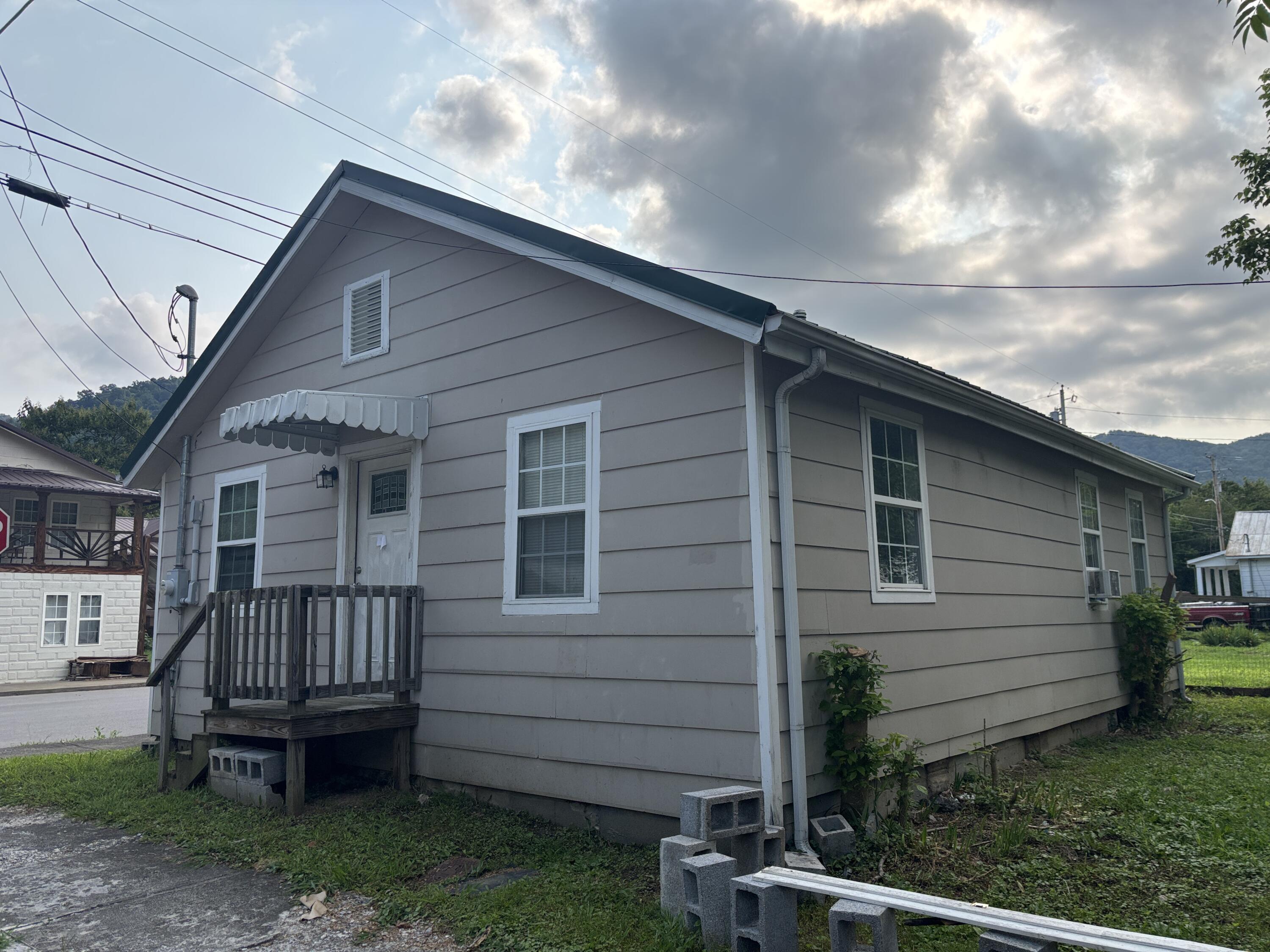 306 3rd Street Property Photo 1