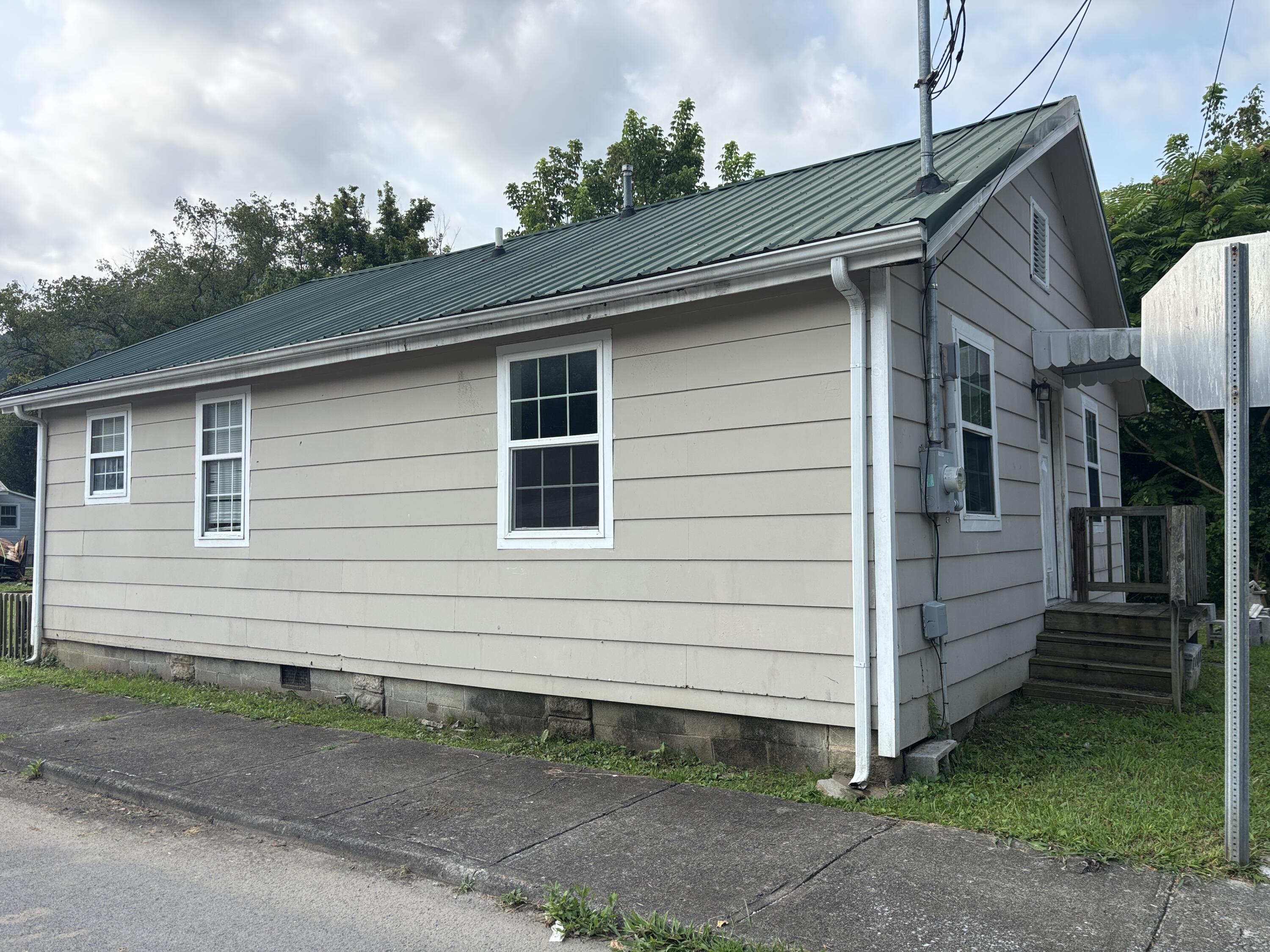 306 3rd Street Property Photo 3