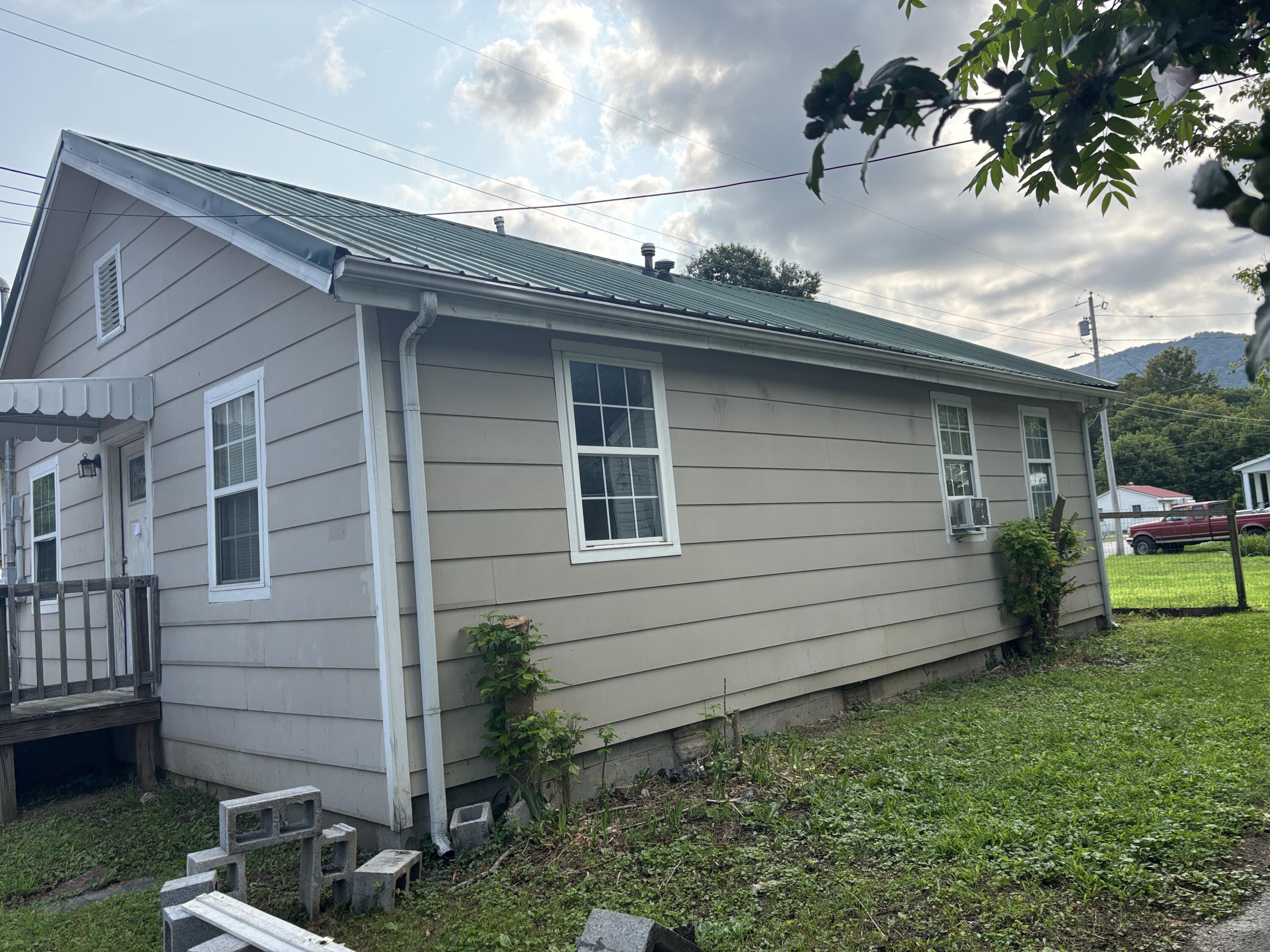 306 3rd Street Property Photo 4