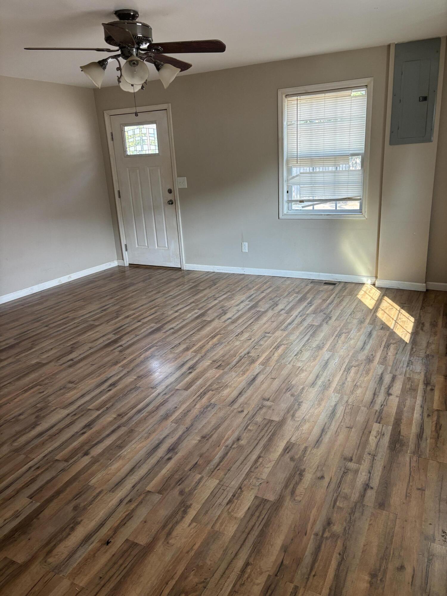 306 3rd Street Property Photo 8