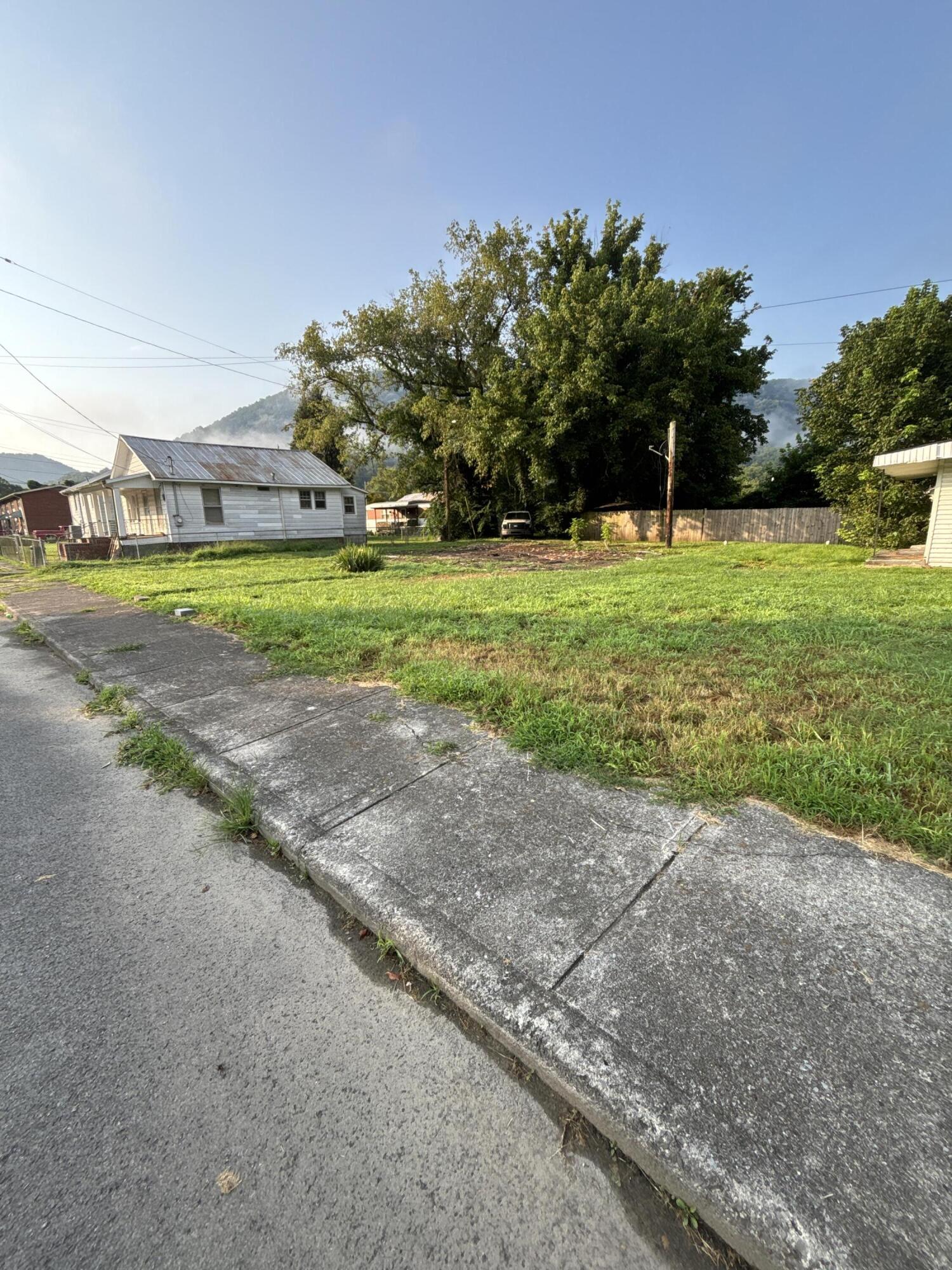 306 3rd Street Property Photo 17