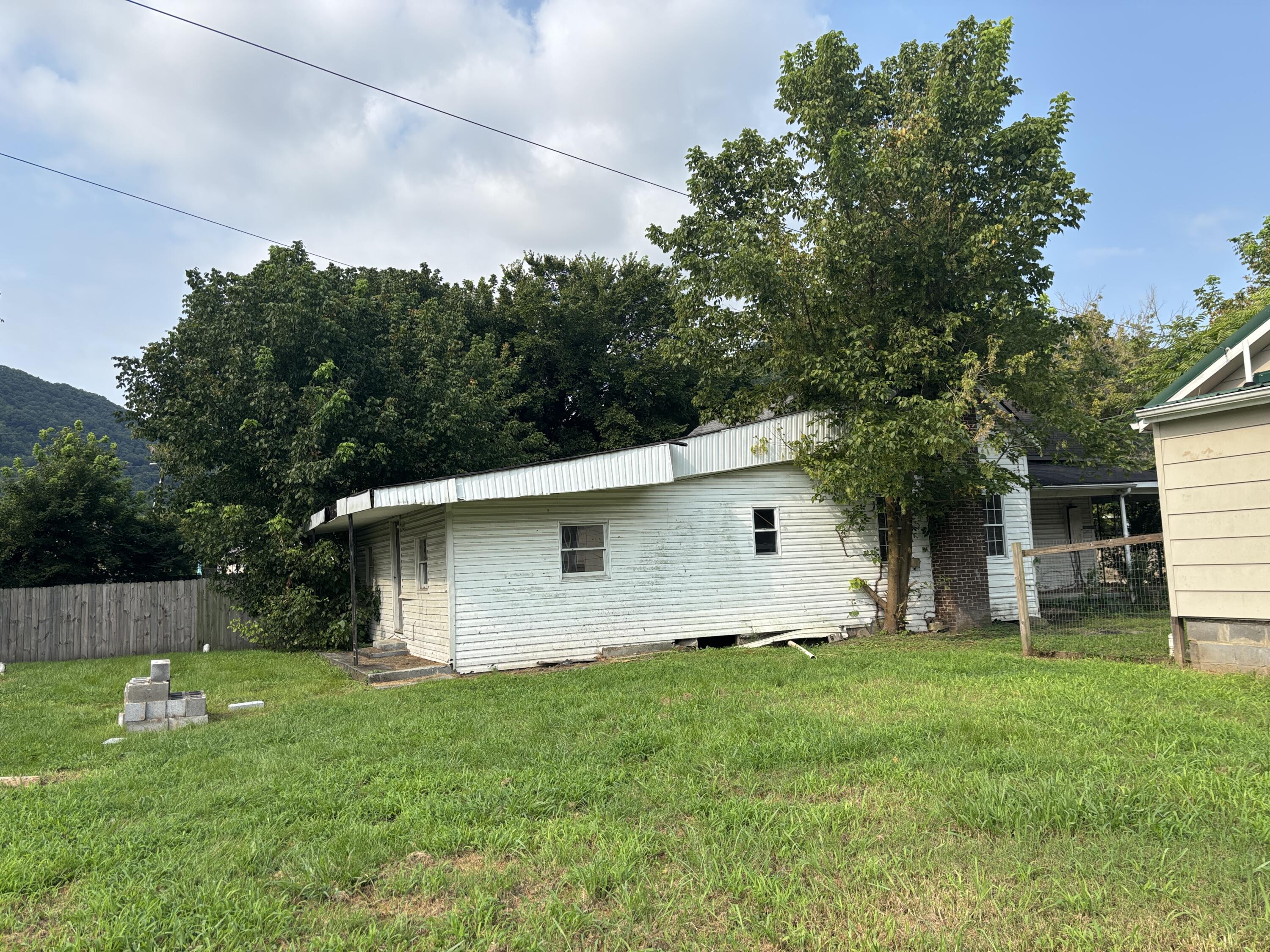 306 3rd Street Property Photo 19