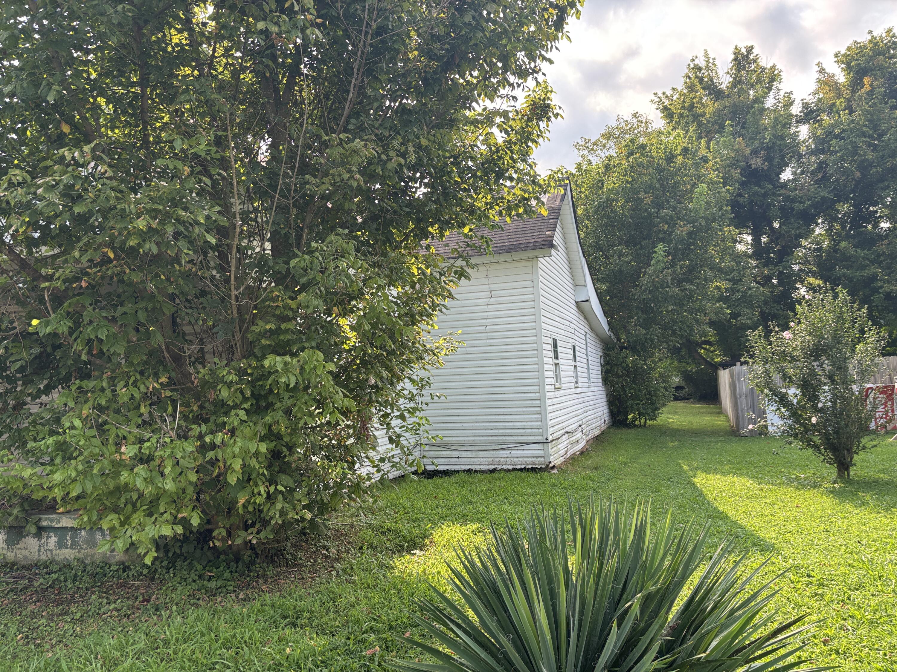 306 3rd Street Property Photo 23