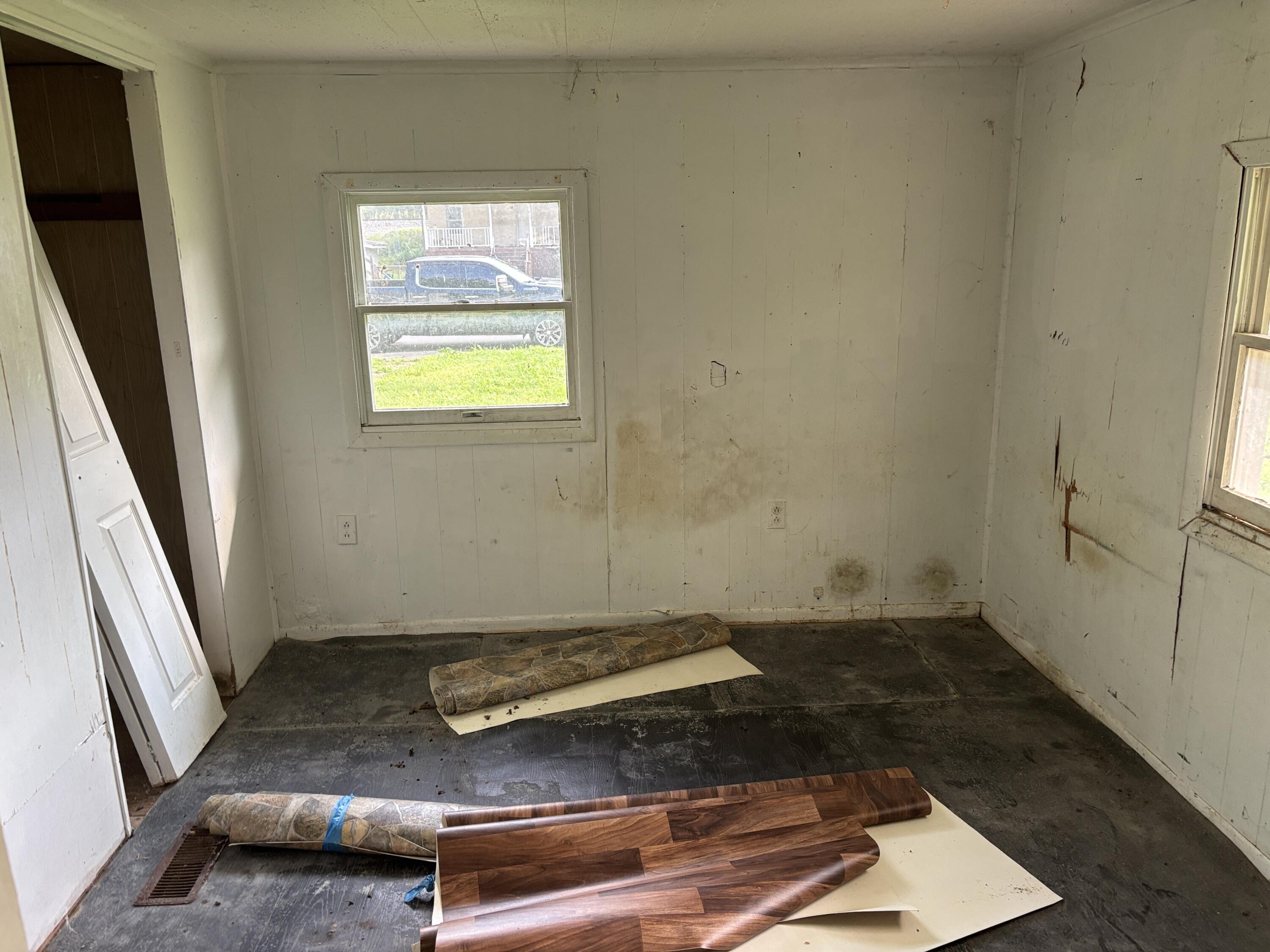 306 3rd Street Property Photo 29