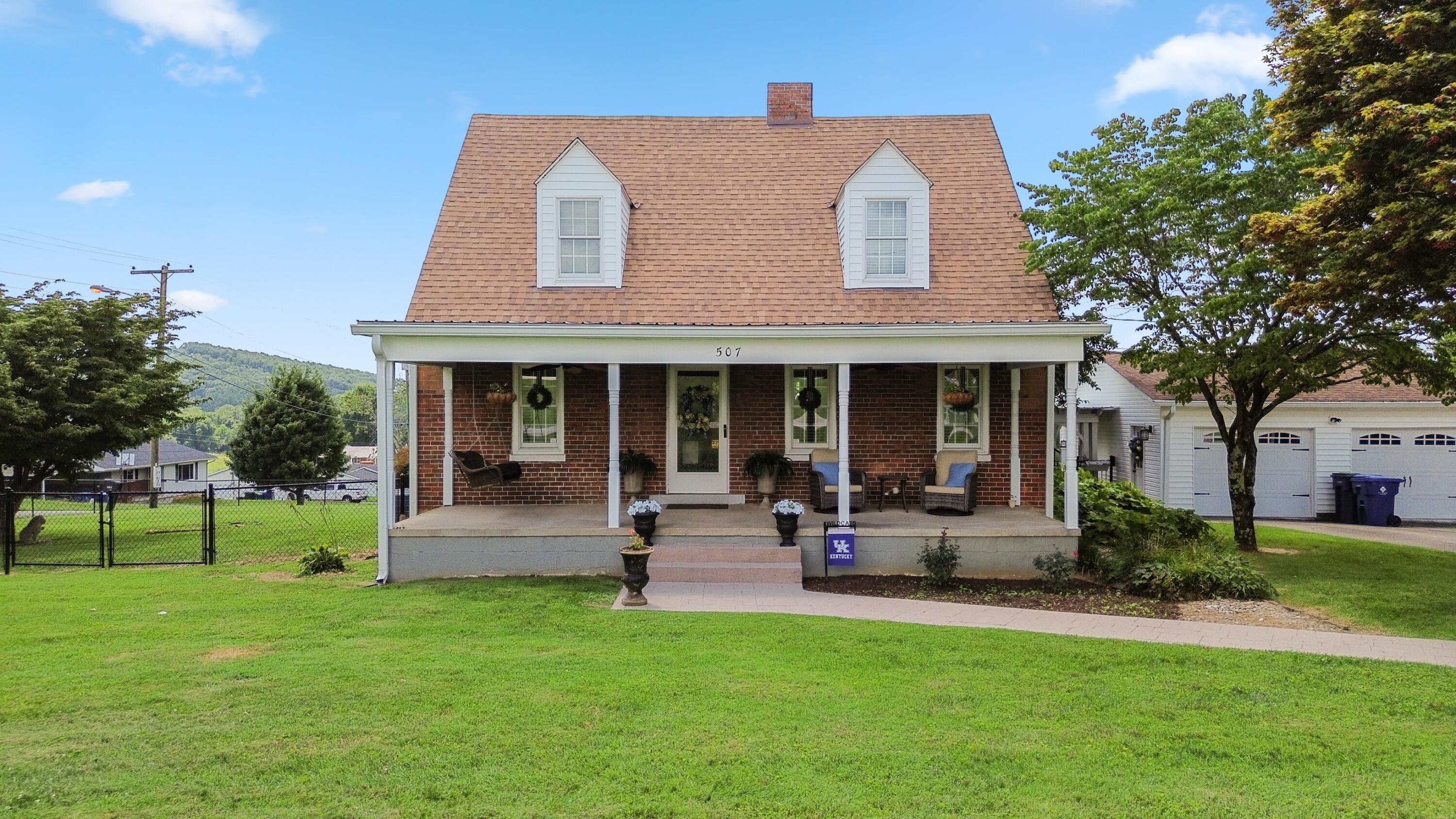 507 Newton Street Property Photo 1