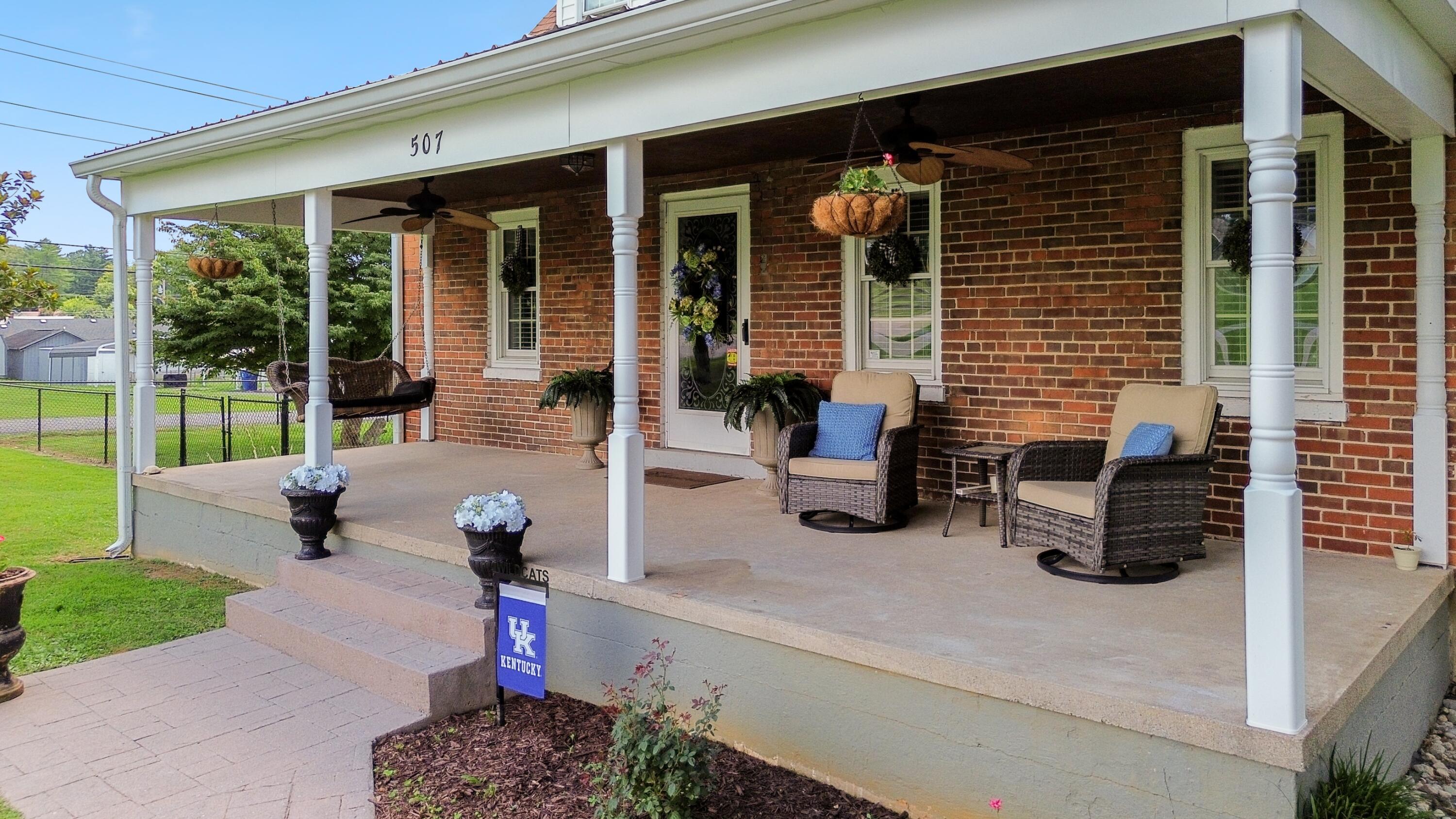 507 Newton Street Property Photo 4