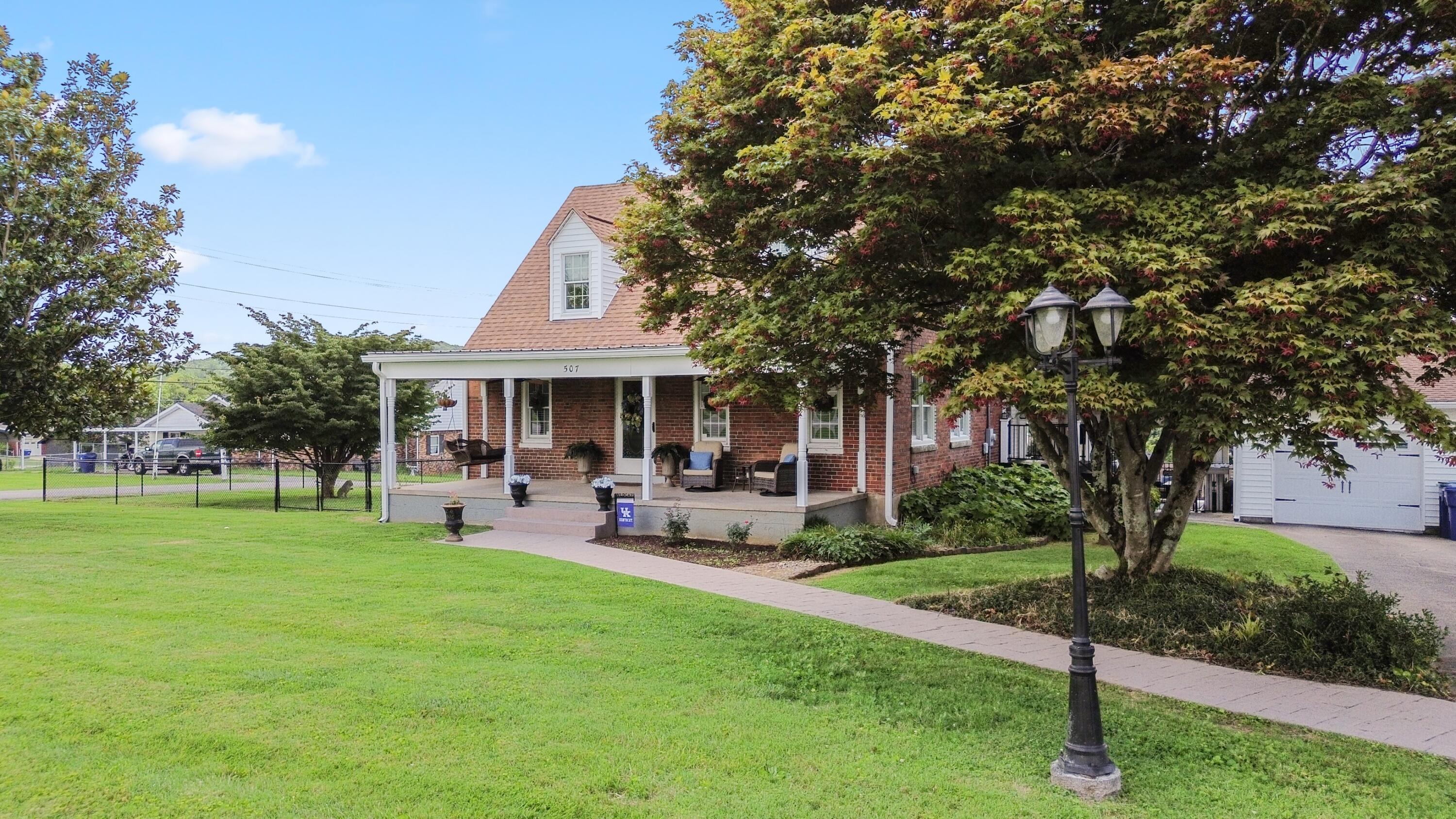 507 Newton Street Property Photo 12