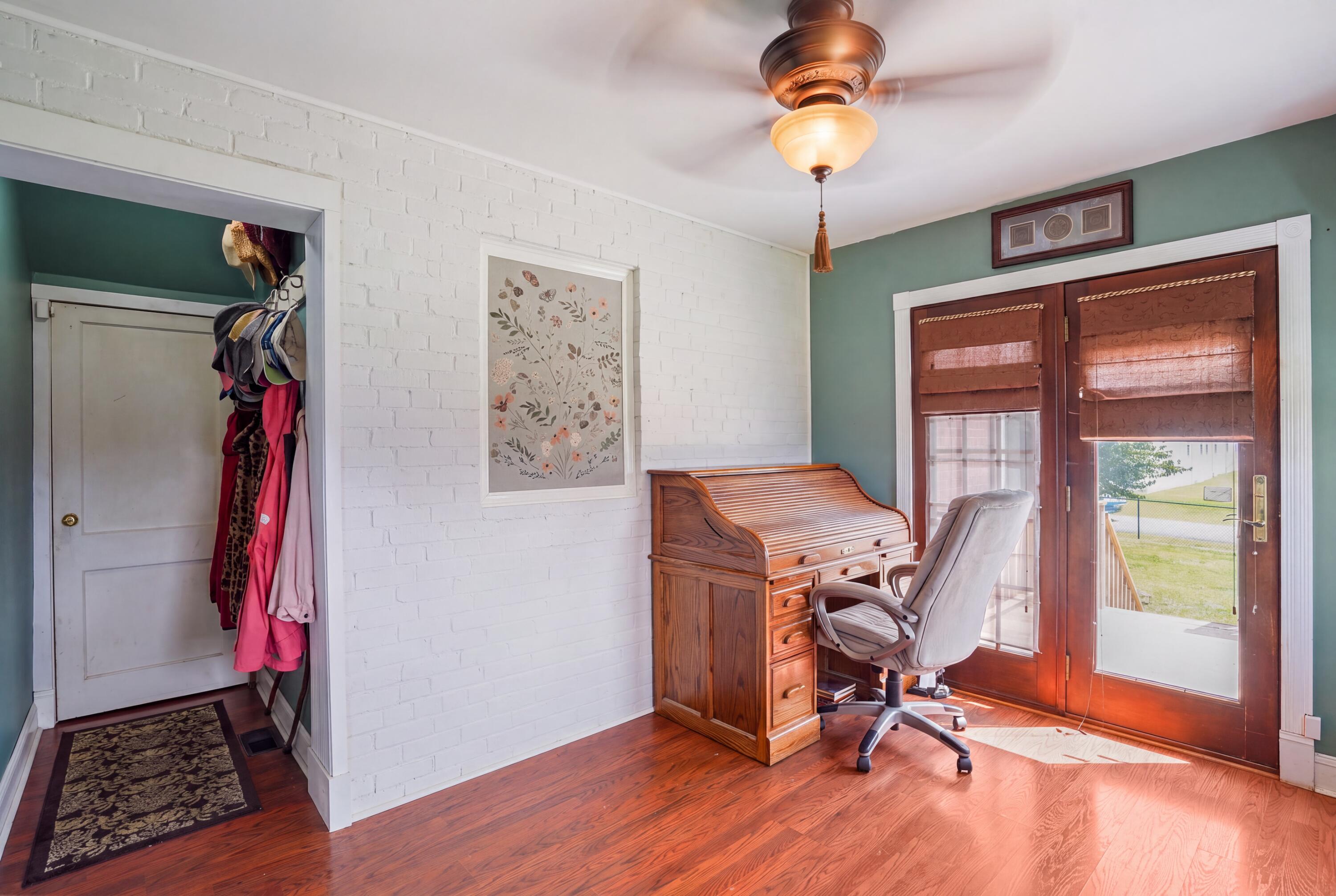 507 Newton Street Property Photo 34