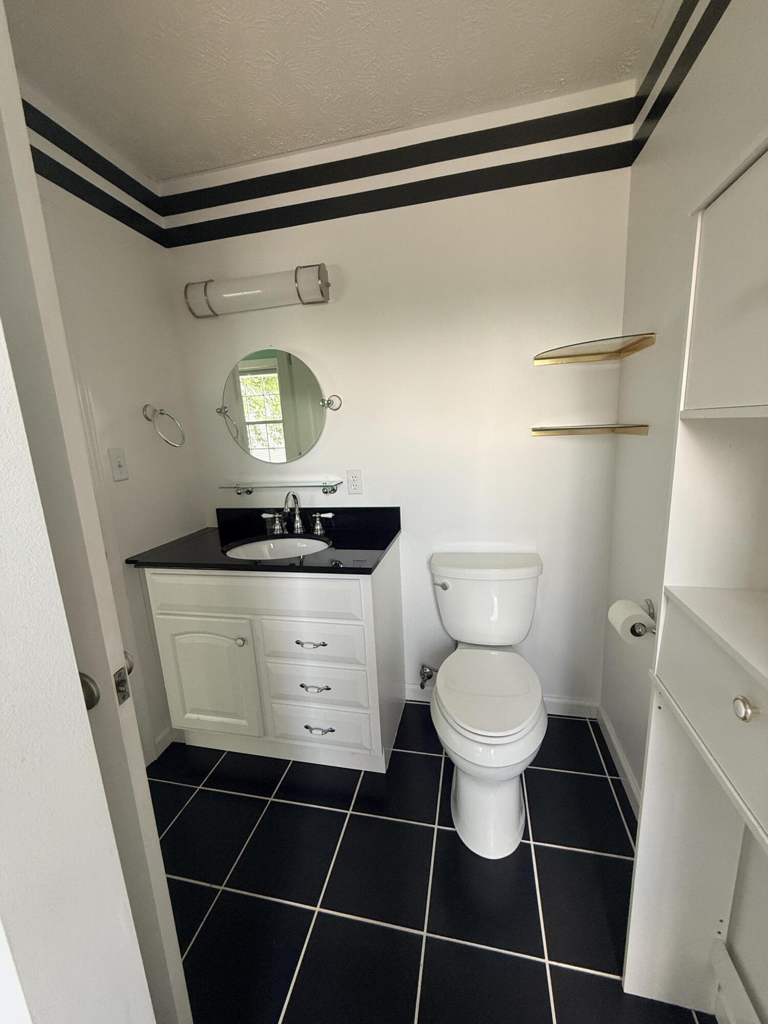 1111 Southpoint Drive Property Photo 27