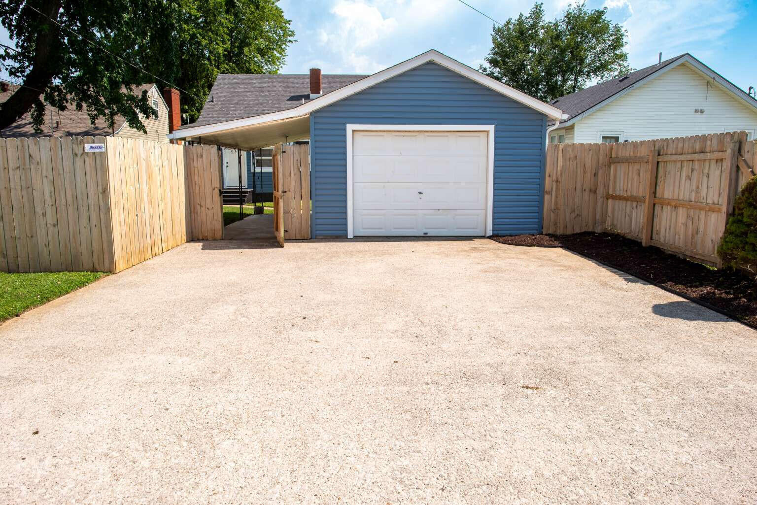 109 E 20th Street Property Photo 20