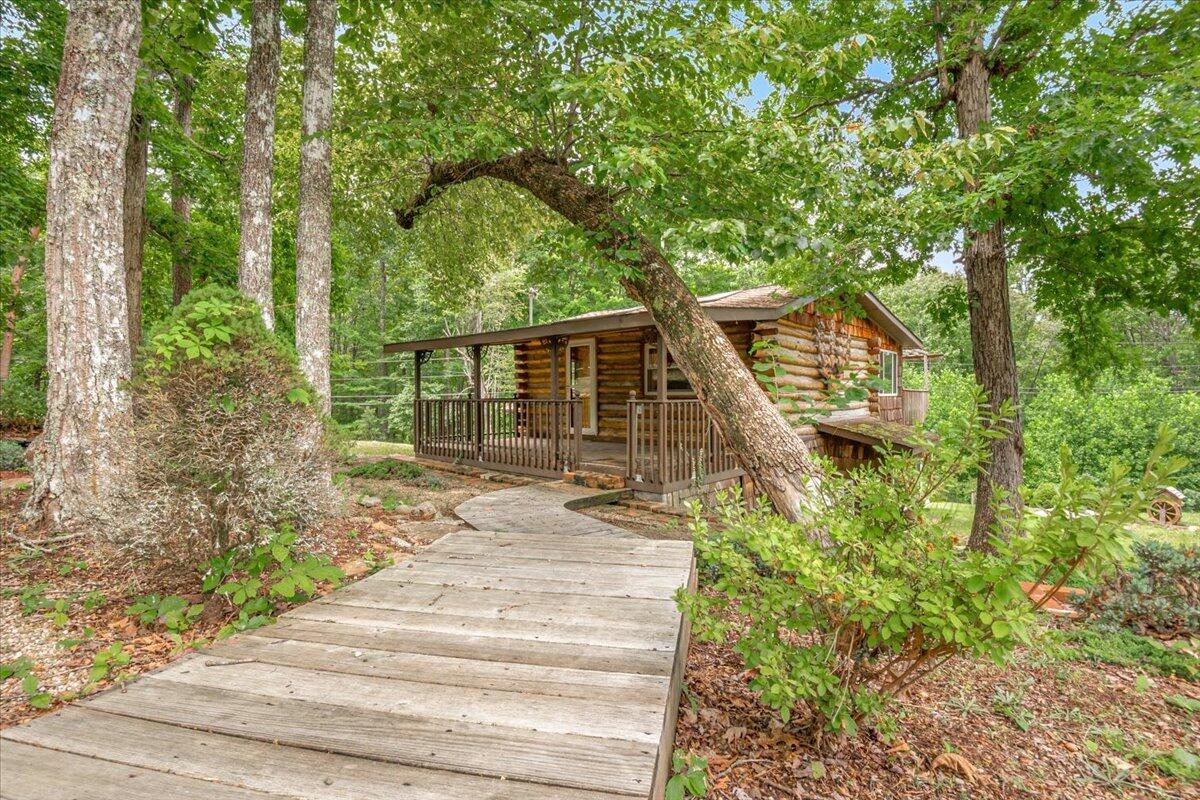 935 Whippoorwill Road Property Photo 1