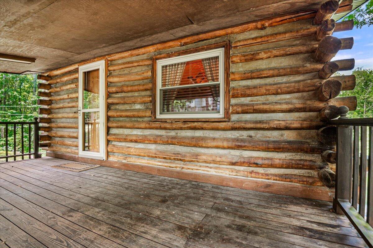 935 Whippoorwill Road Property Photo 4