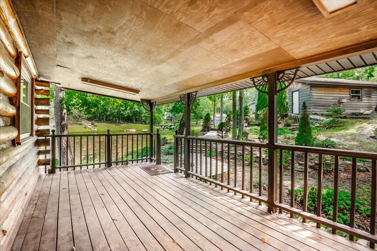 935 Whippoorwill Road Property Photo 5
