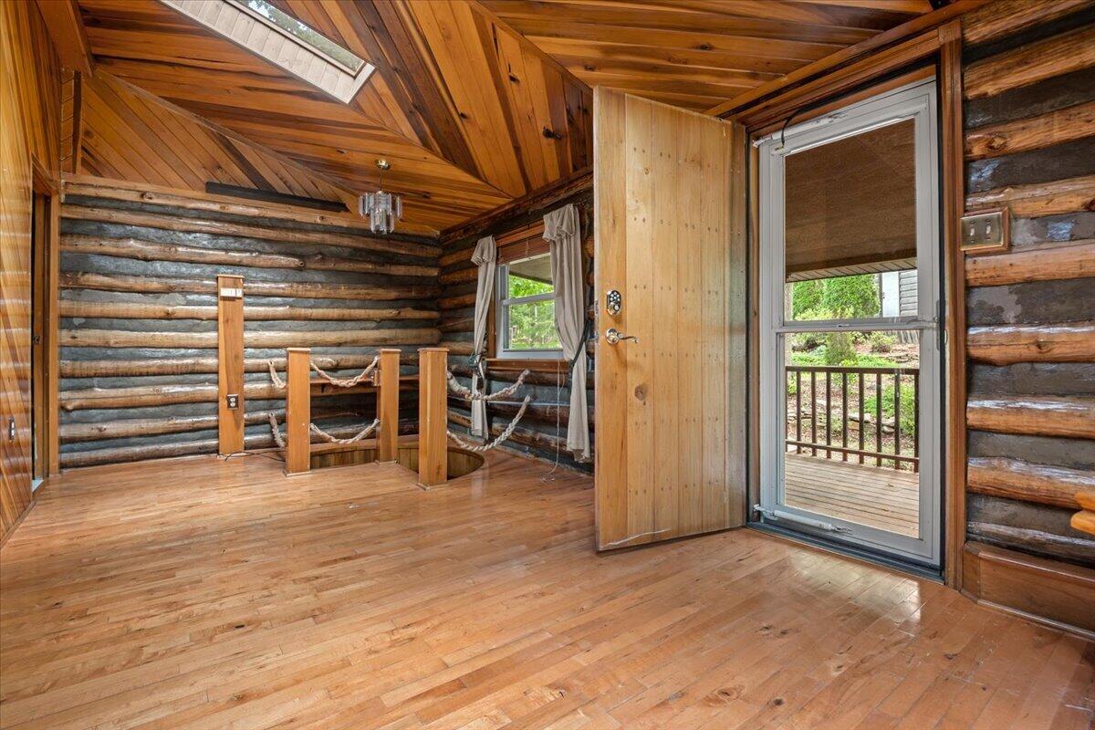 935 Whippoorwill Road Property Photo 7