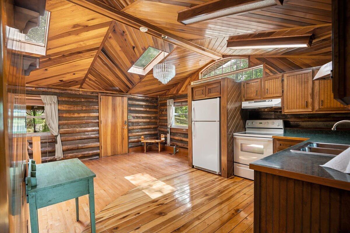 935 Whippoorwill Road Property Photo 12
