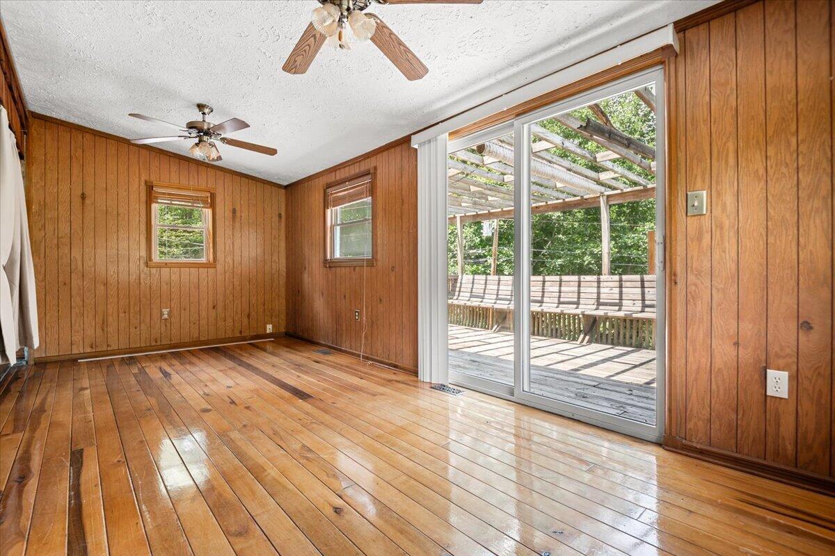 935 Whippoorwill Road Property Photo 13
